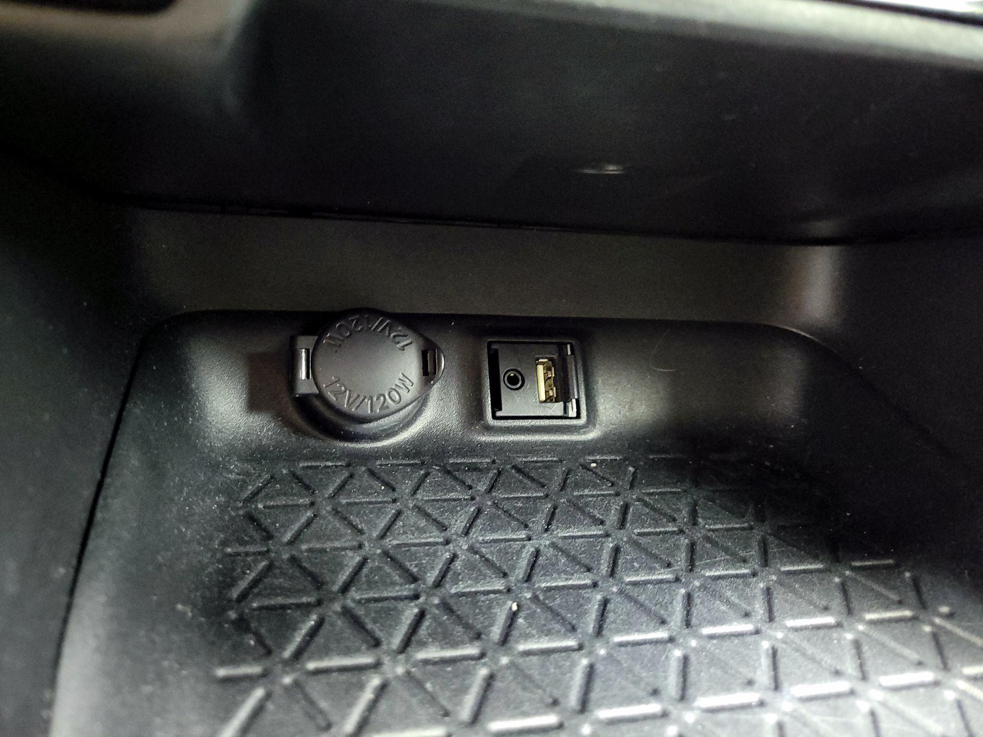 Thumbnail: 2019 Toyota RAV4 - 19