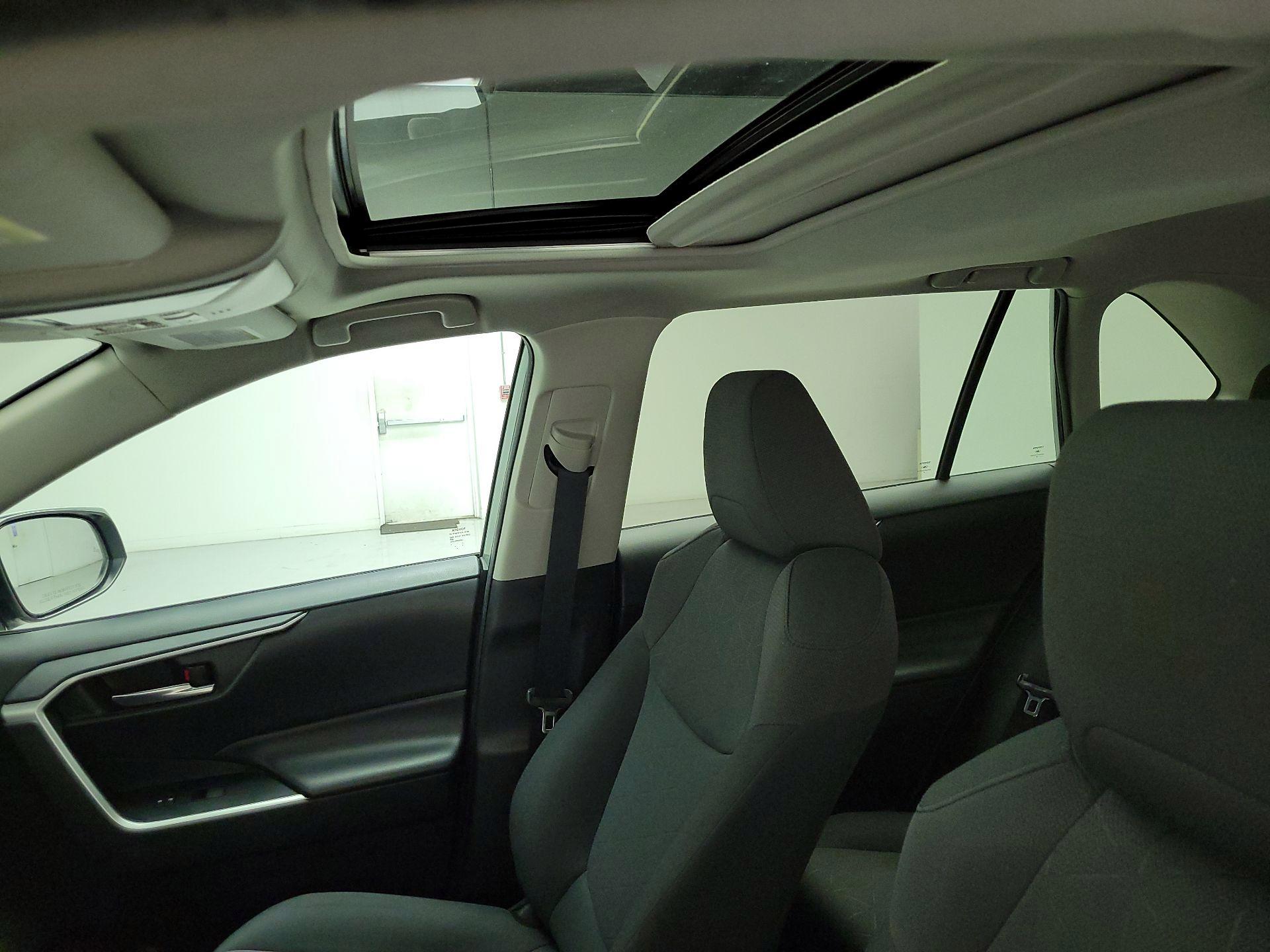 Thumbnail: 2019 Toyota RAV4 - 20