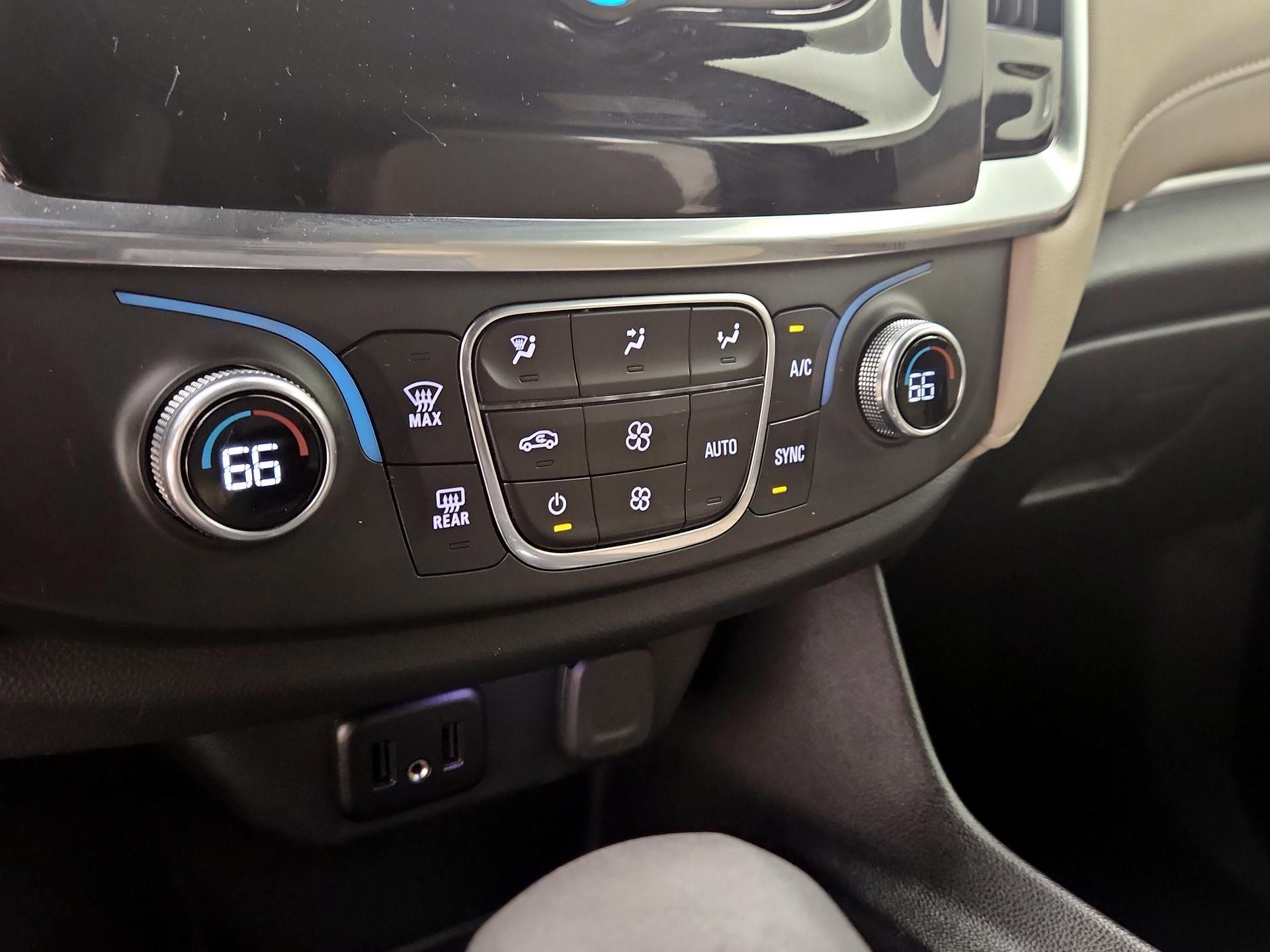 Thumbnail: 2023 Chevrolet Traverse - 16