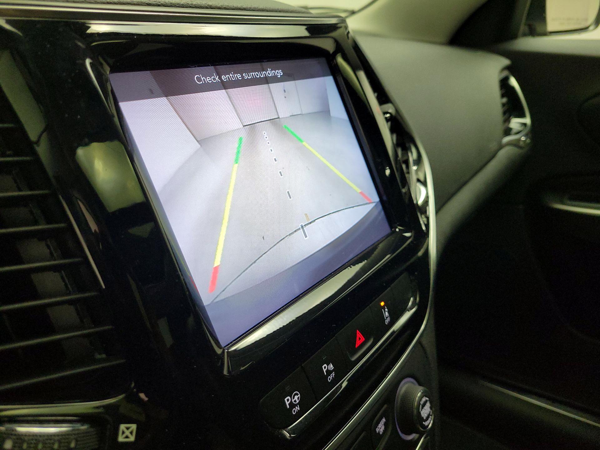 Thumbnail: 2021 Jeep Cherokee - 14