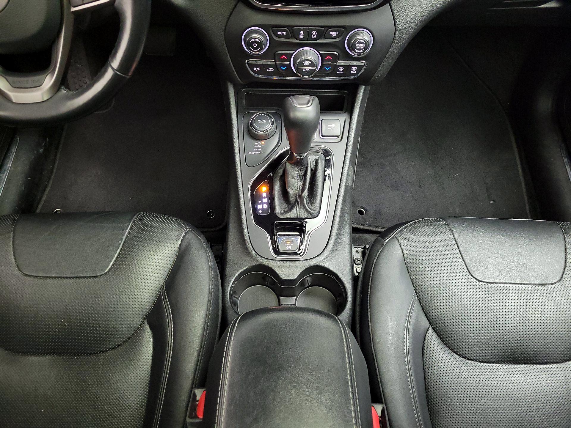 Thumbnail: 2021 Jeep Cherokee - 17