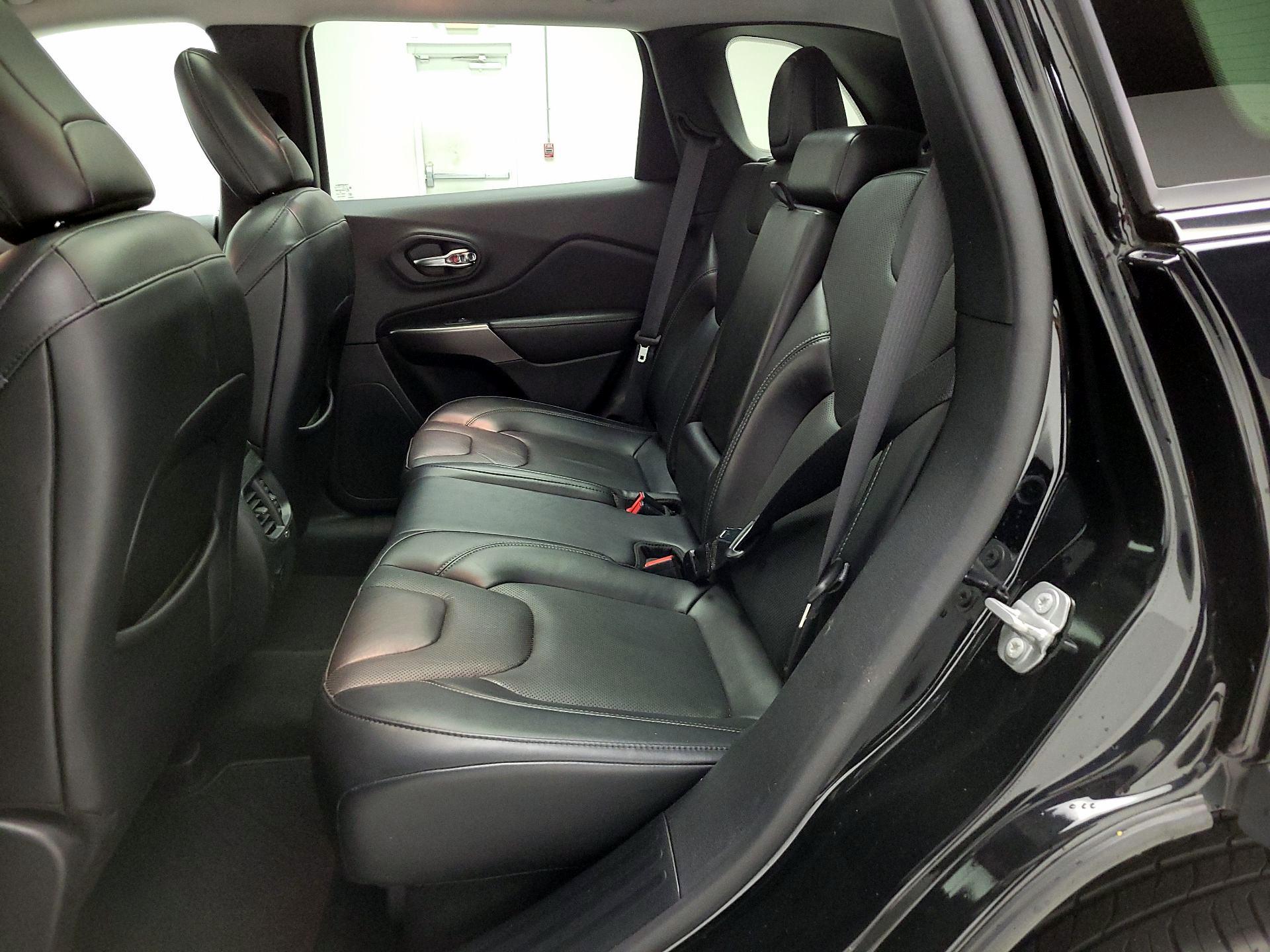 Thumbnail: 2021 Jeep Cherokee - 20