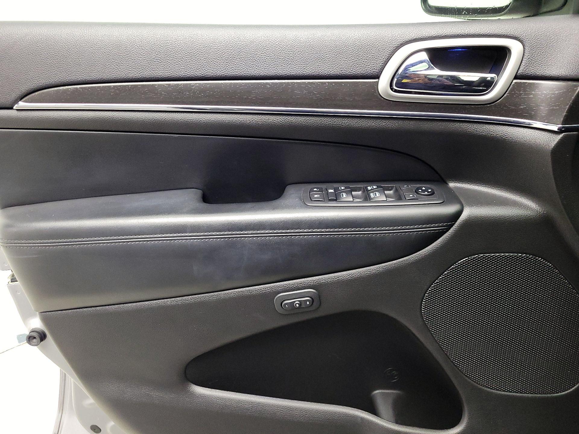 Thumbnail: 2018 Jeep Grand Cherokee - 12