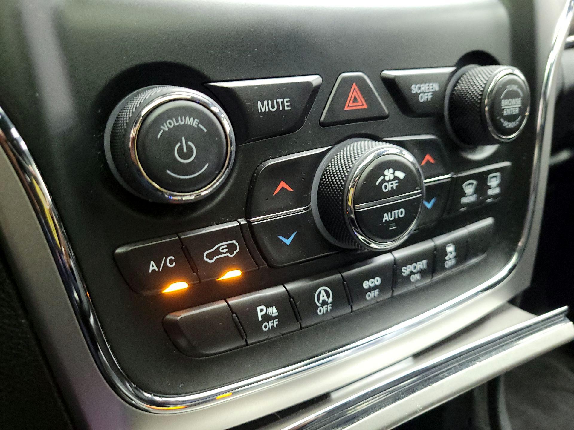 Thumbnail: 2018 Jeep Grand Cherokee - 16