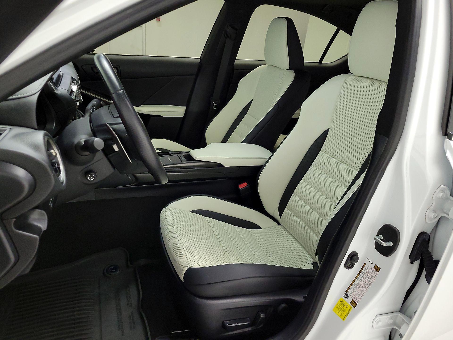 Thumbnail: 2022 Lexus IS - 11