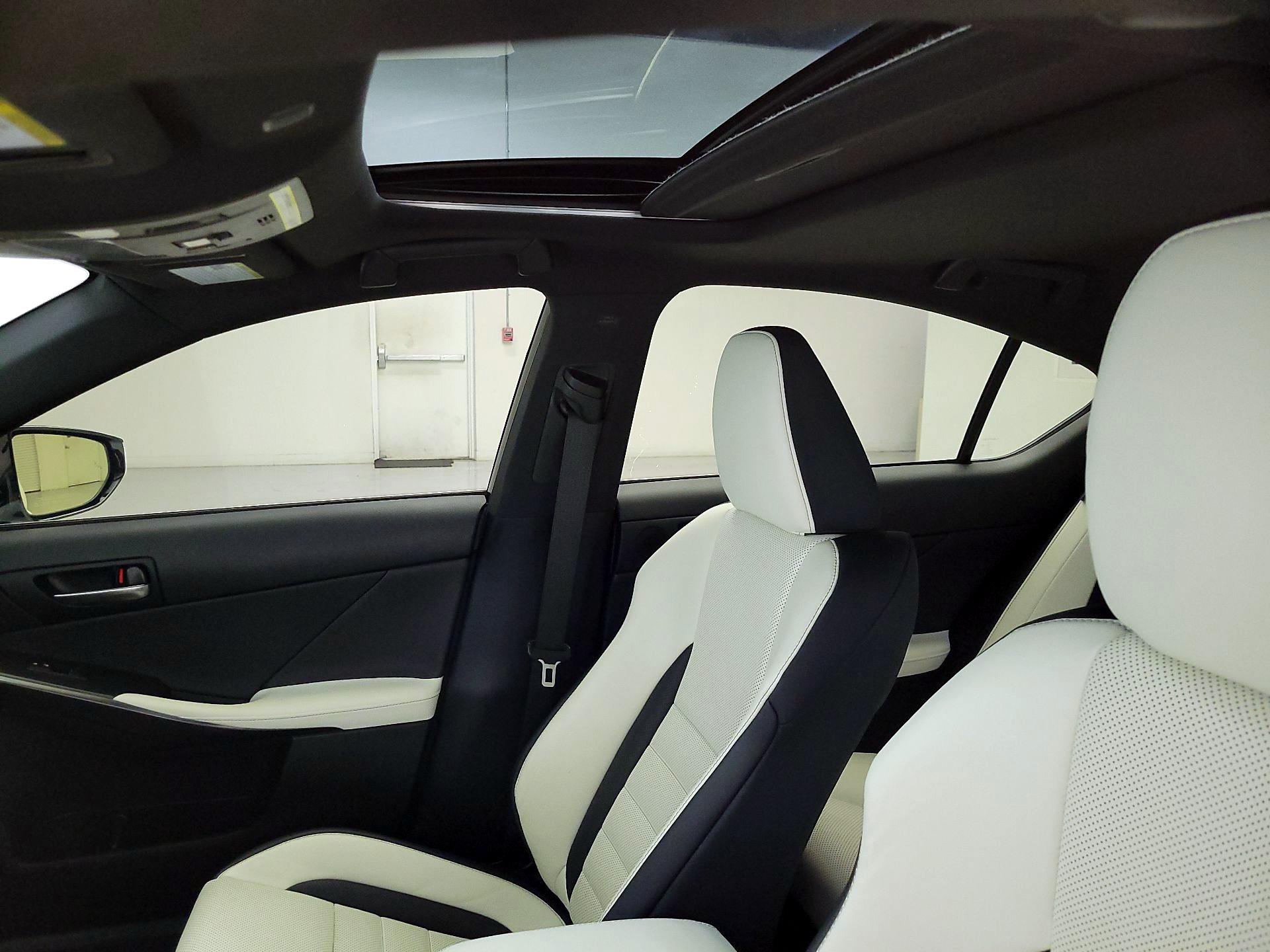 Thumbnail: 2022 Lexus IS - 20