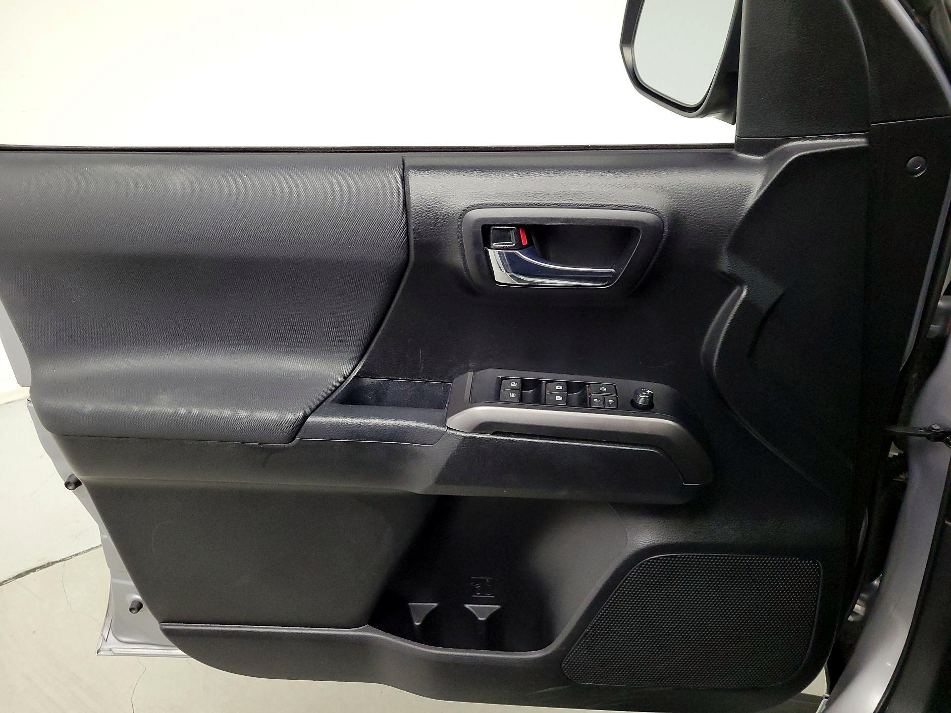 Thumbnail: 2020 Toyota Tacoma - 12