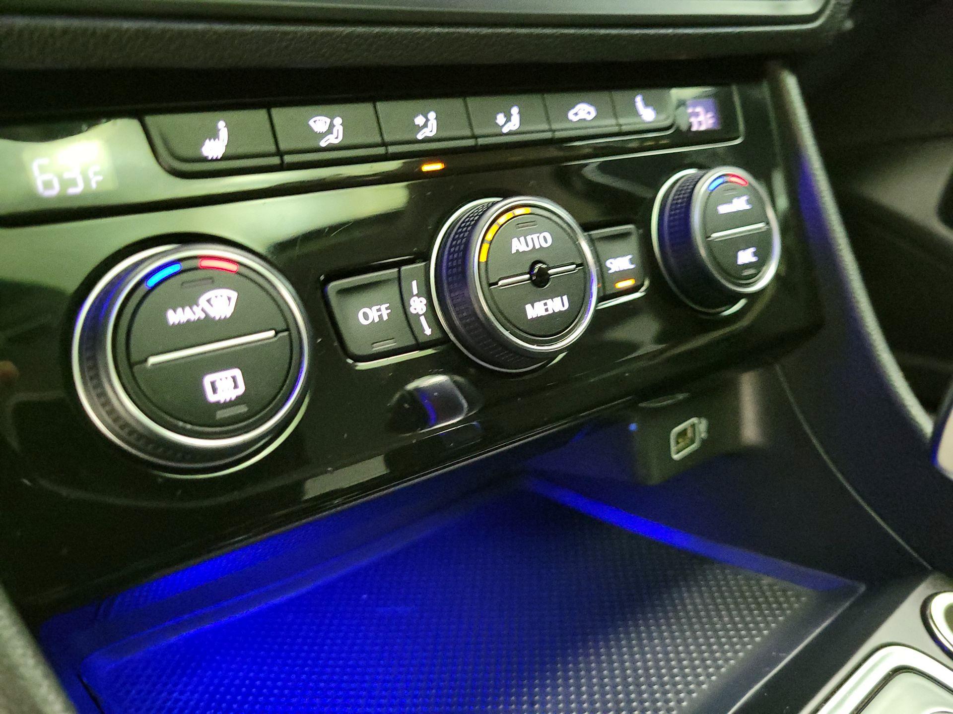 Thumbnail: 2019 Volkswagen Jetta - 16