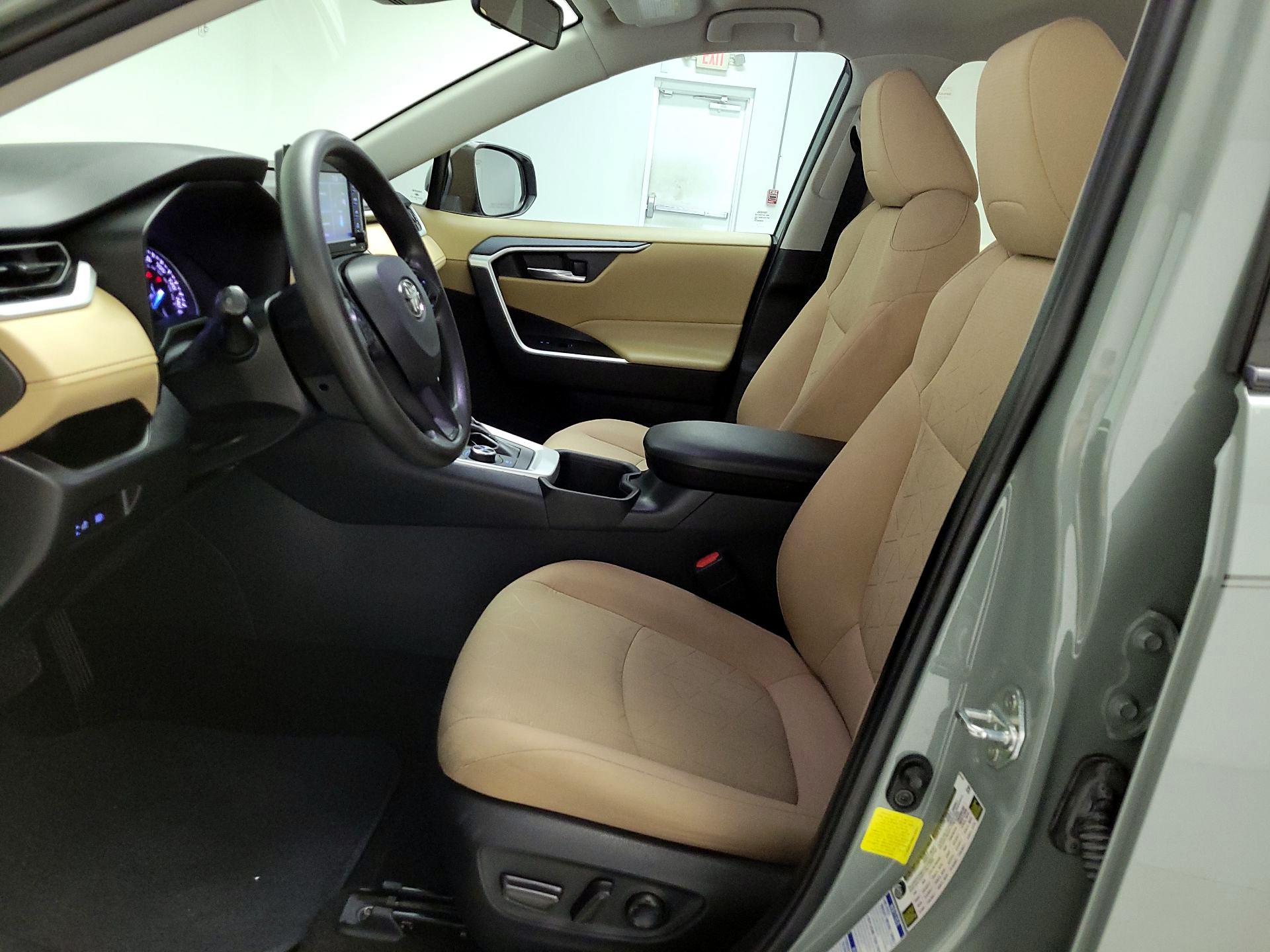 Thumbnail: 2022 Toyota RAV4 - 11