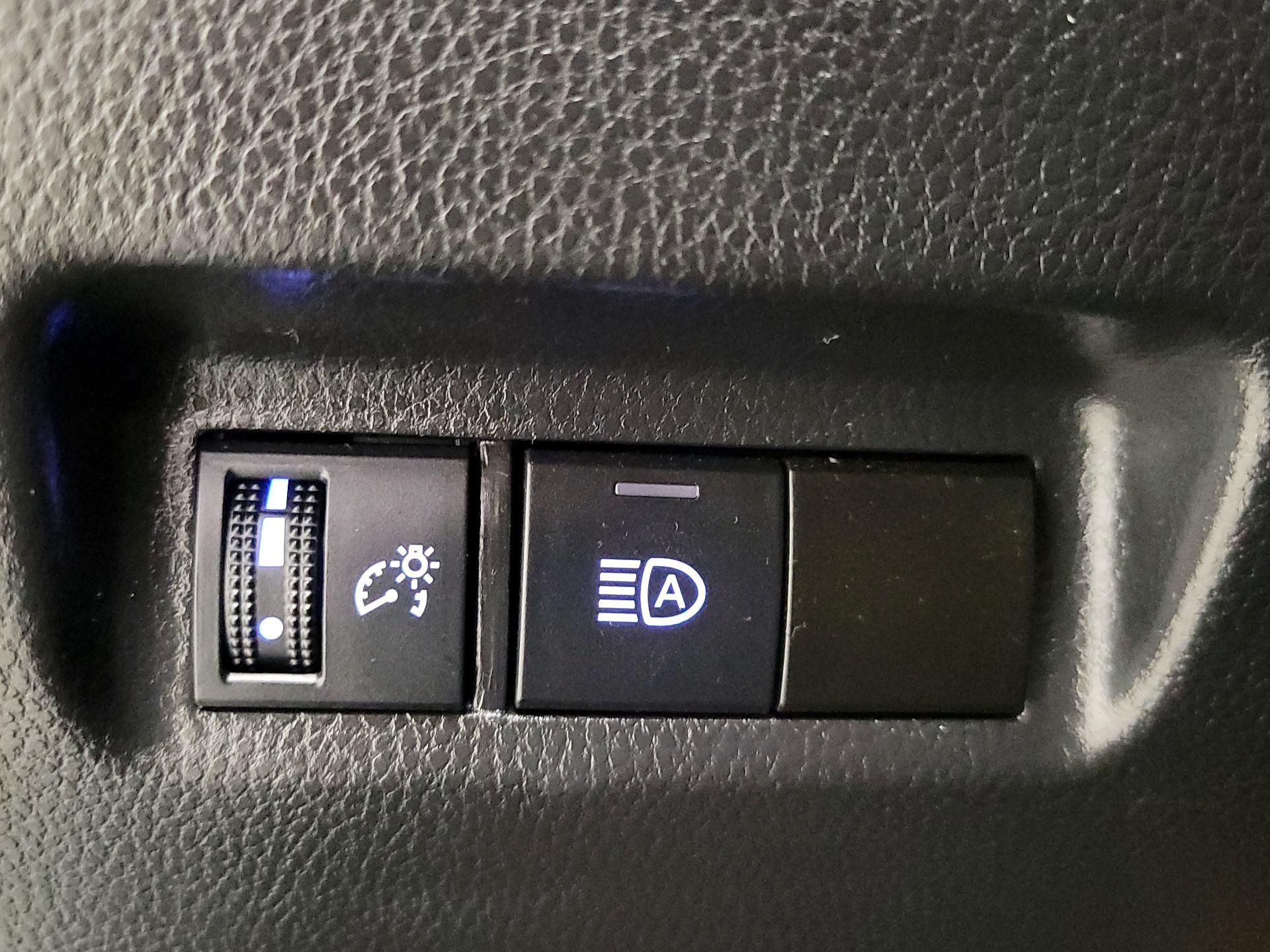 Thumbnail: 2022 Toyota RAV4 - 13