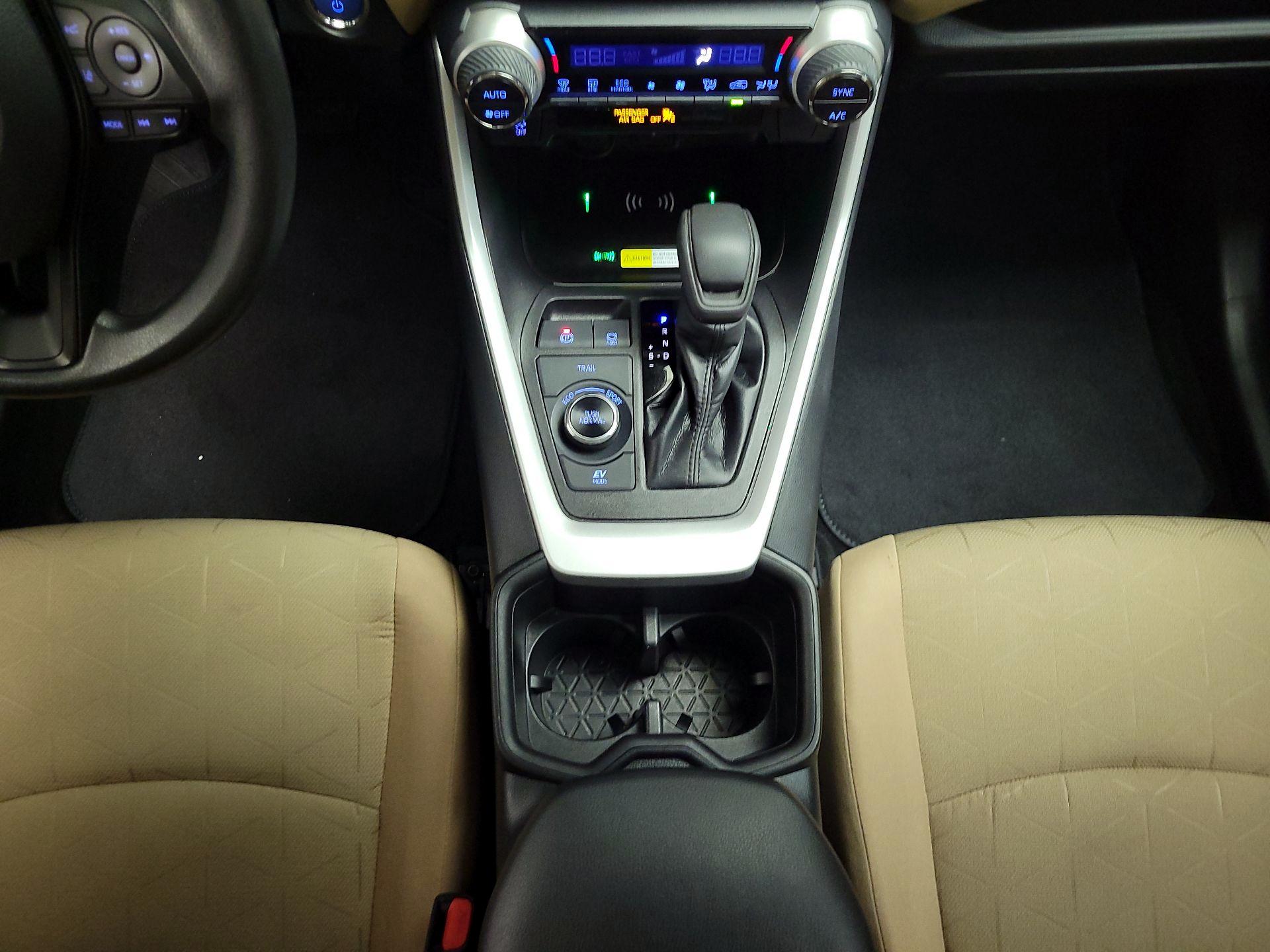 Thumbnail: 2022 Toyota RAV4 - 17