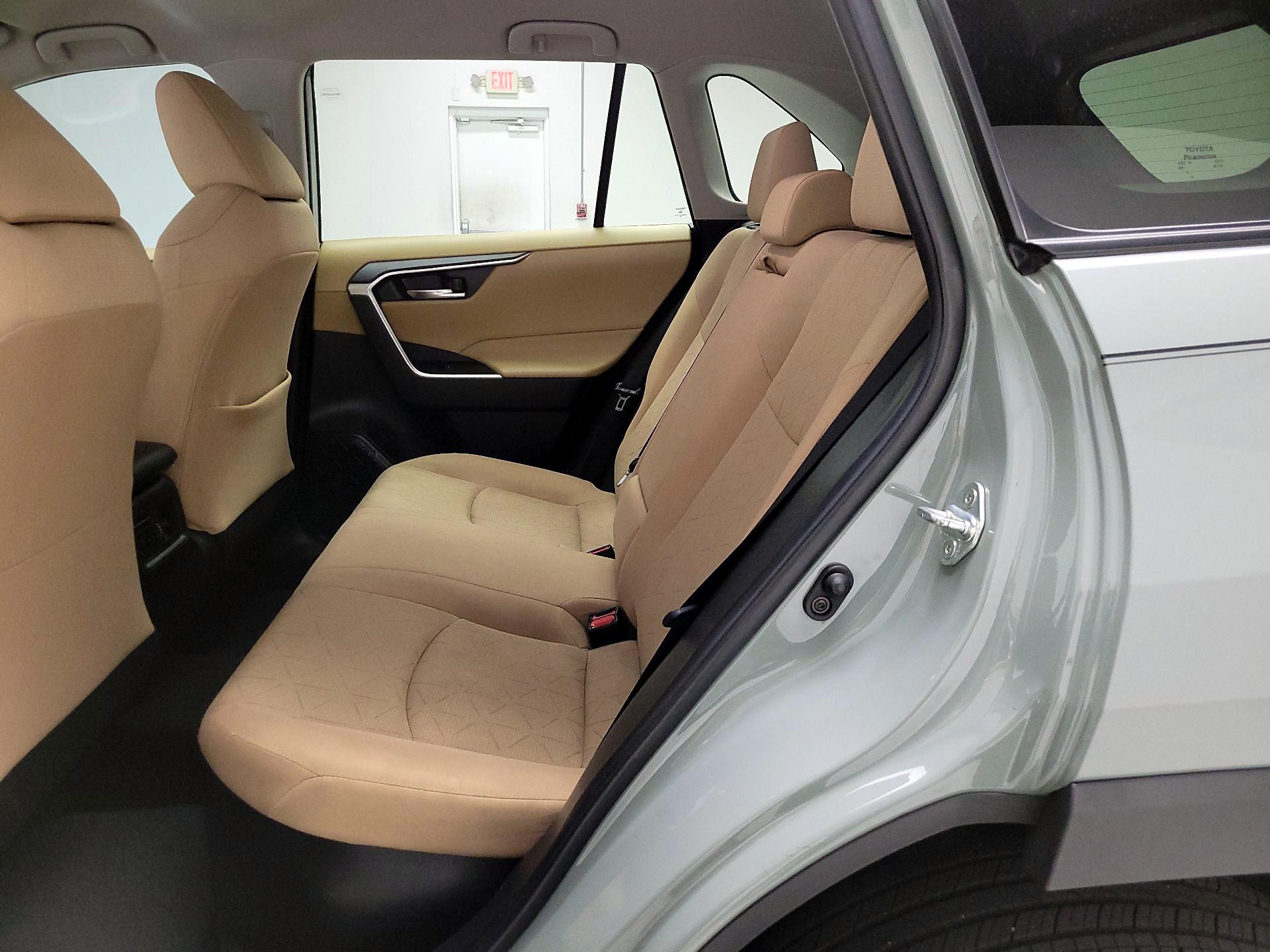 Thumbnail: 2022 Toyota RAV4 - 19