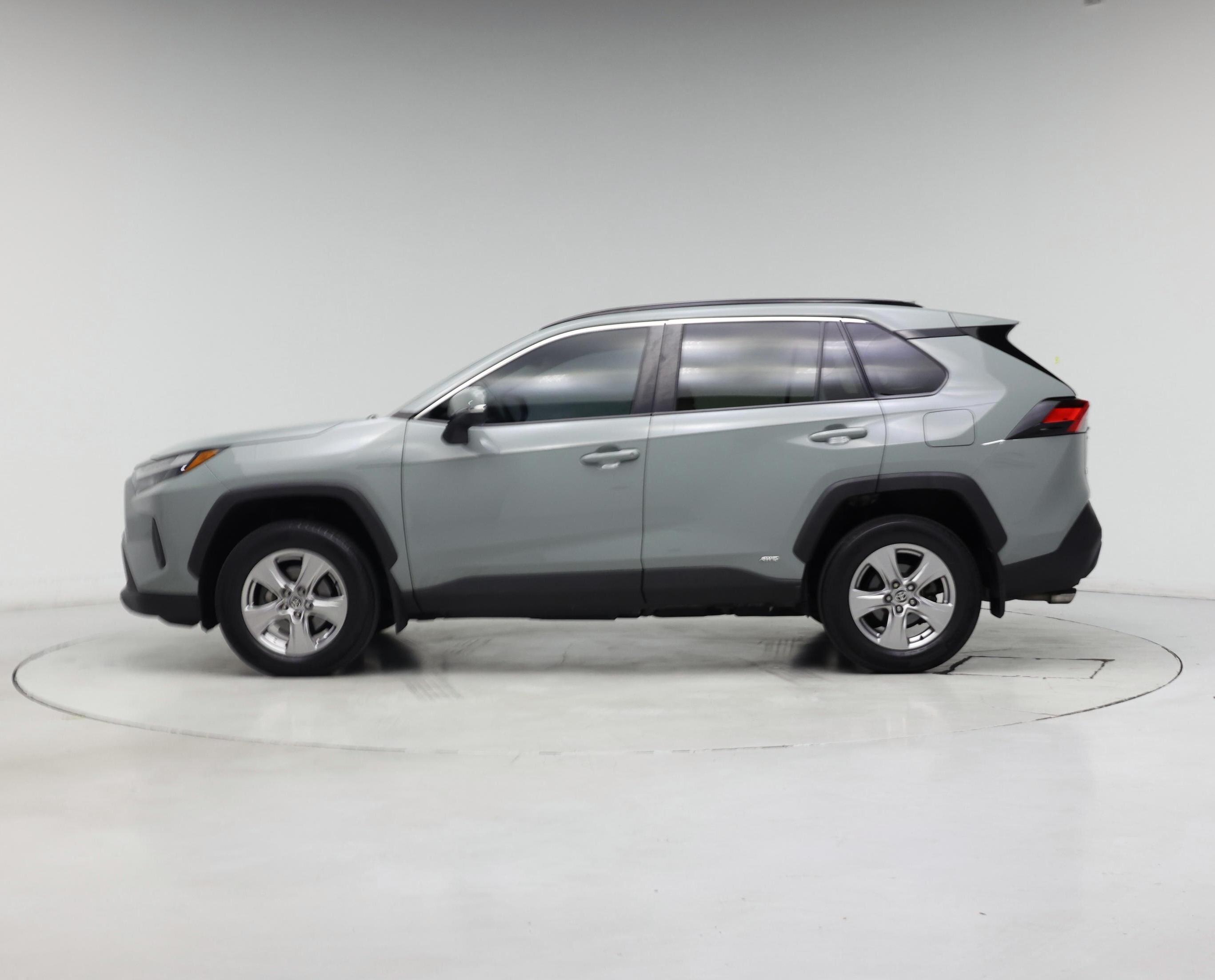 Thumbnail: 2022 Toyota RAV4 - 3