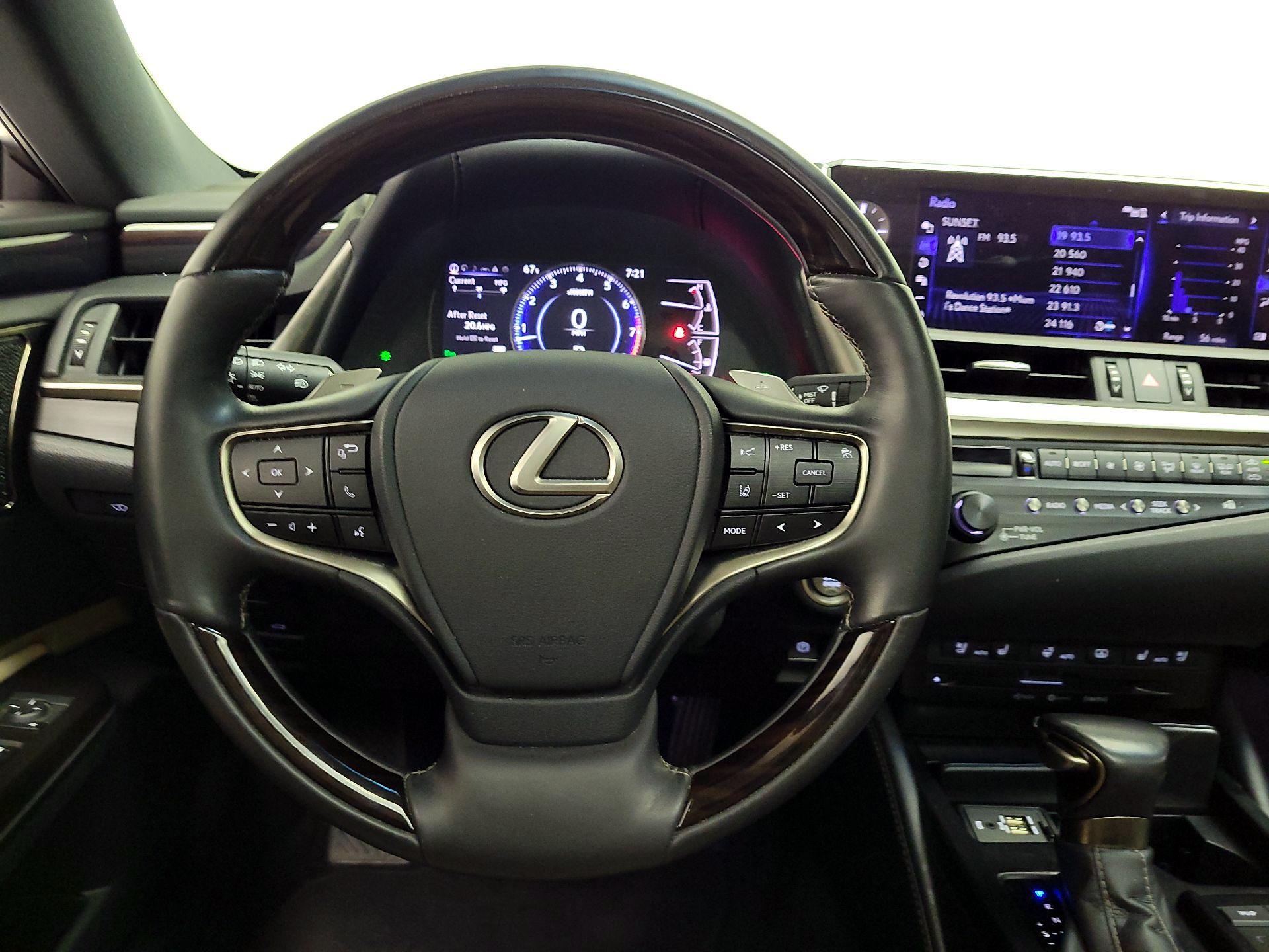 Thumbnail: 2019 Lexus ES - 10