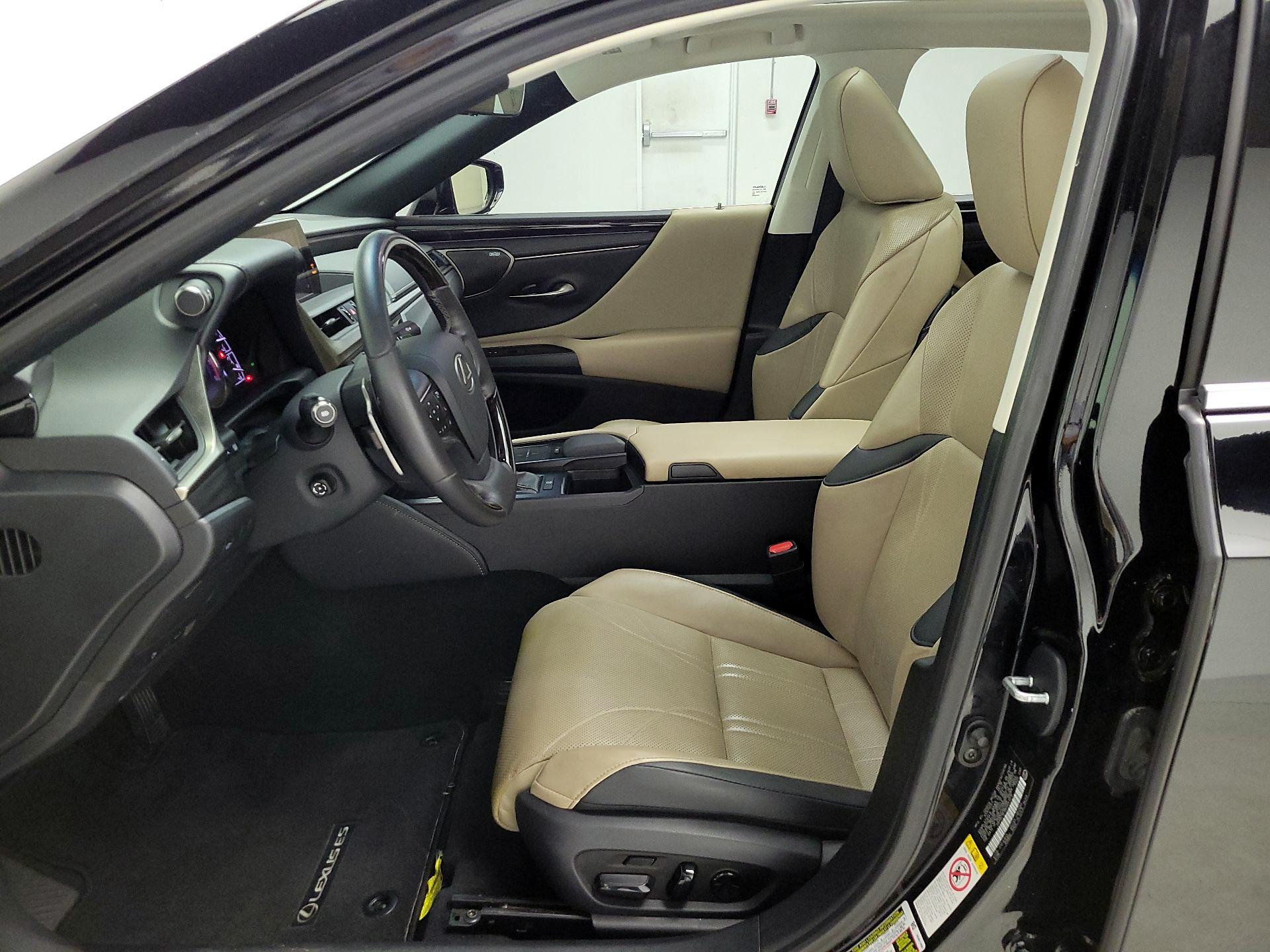 Thumbnail: 2019 Lexus ES - 11