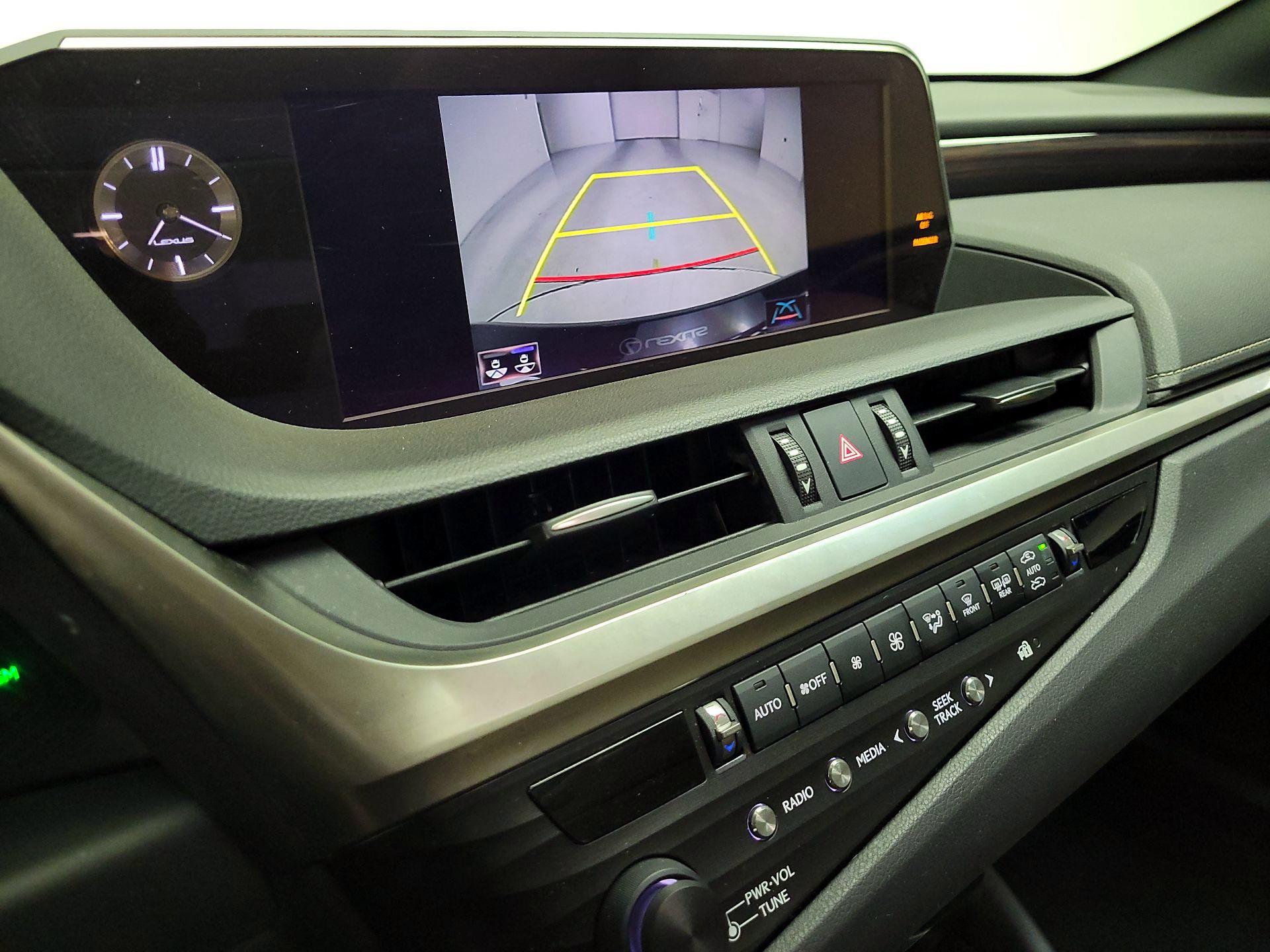 Thumbnail: 2019 Lexus ES - 14