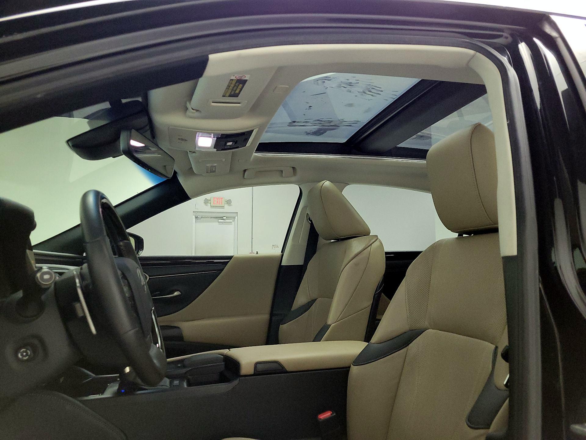 Thumbnail: 2019 Lexus ES - 19