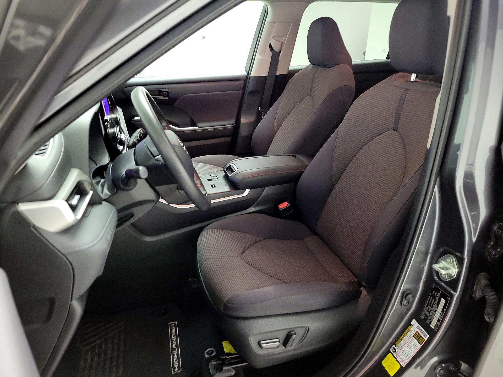 Thumbnail: 2023 Toyota Highlander - 11