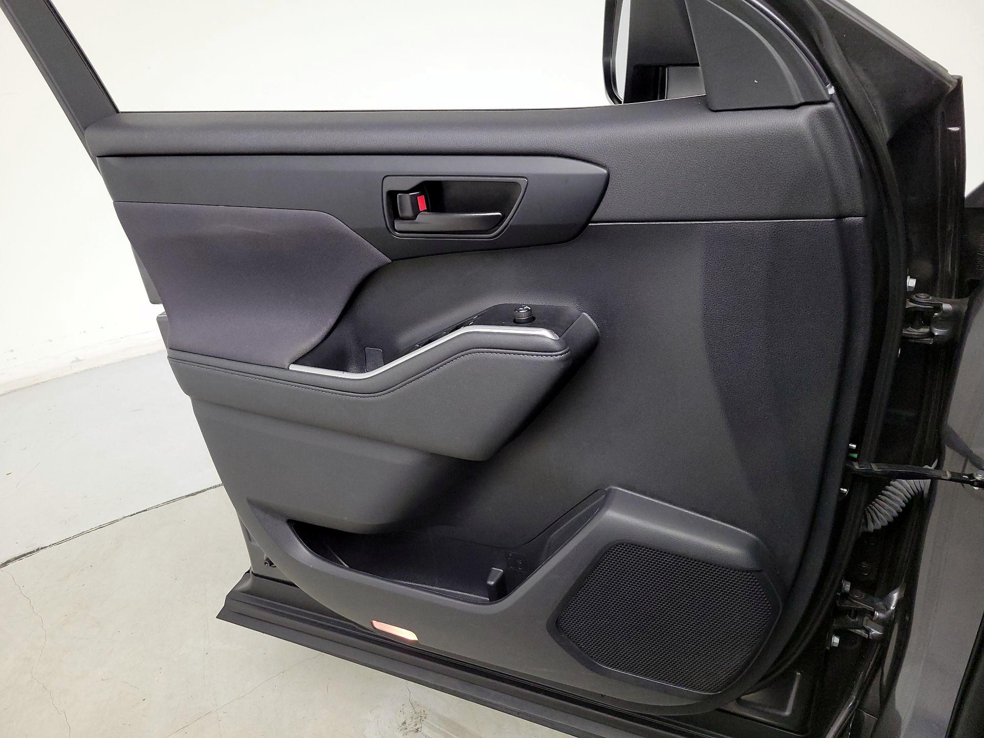 Thumbnail: 2023 Toyota Highlander - 12