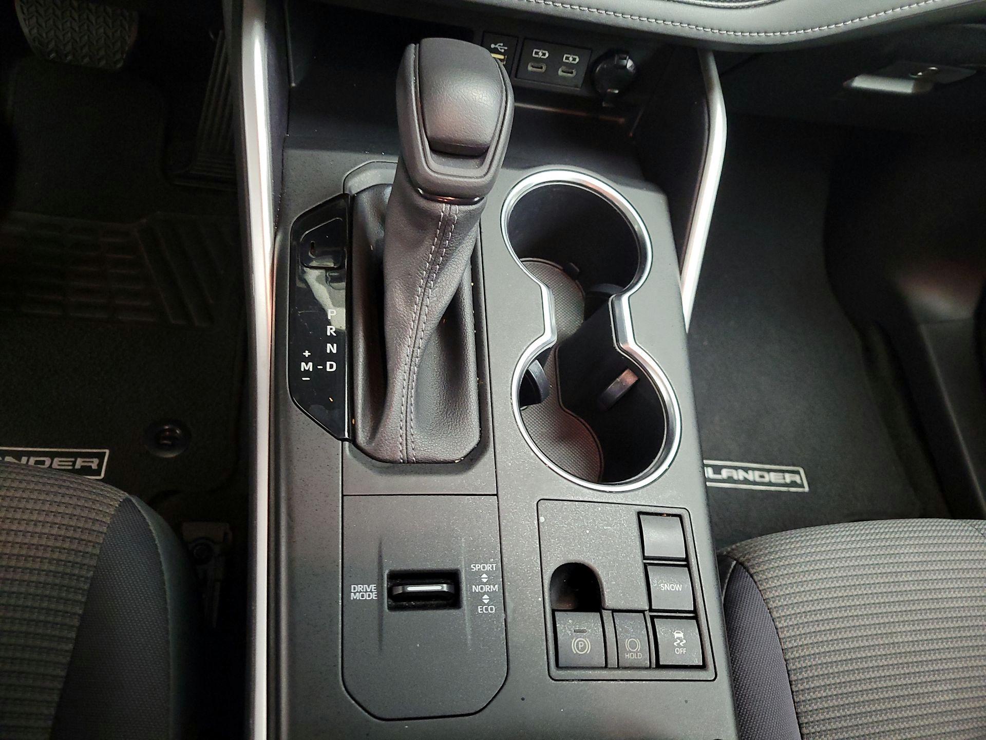 Thumbnail: 2023 Toyota Highlander - 18