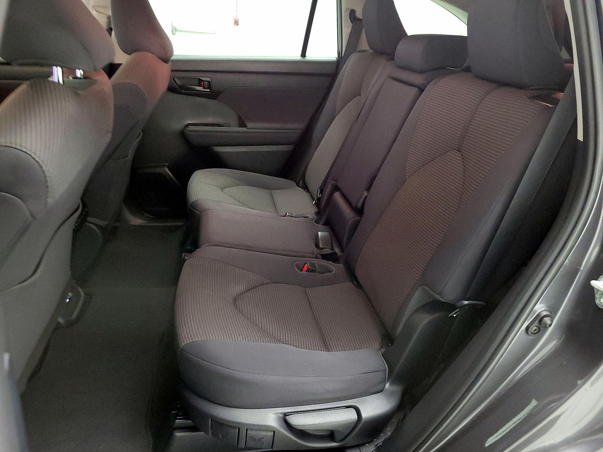 Thumbnail: 2023 Toyota Highlander - 20