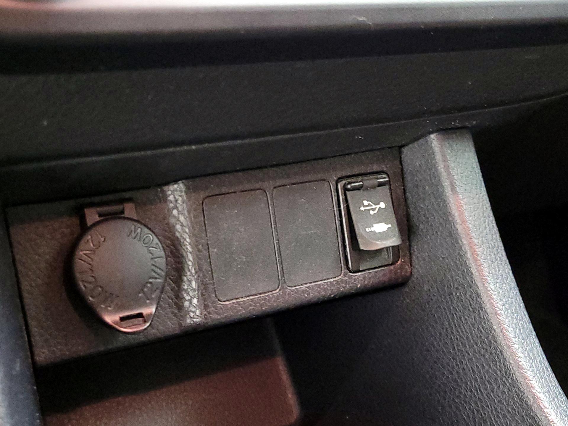 Thumbnail: 2015 Toyota Corolla - 18