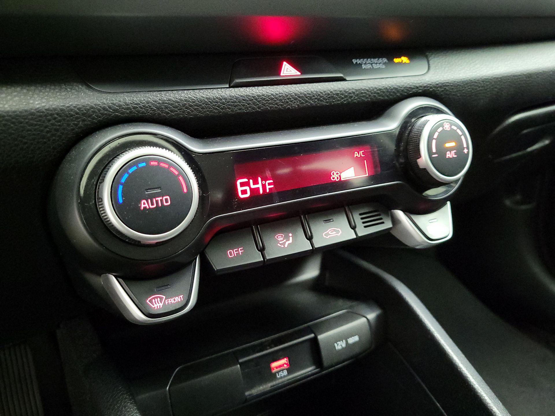 Thumbnail: 2023 Kia Rio - 16