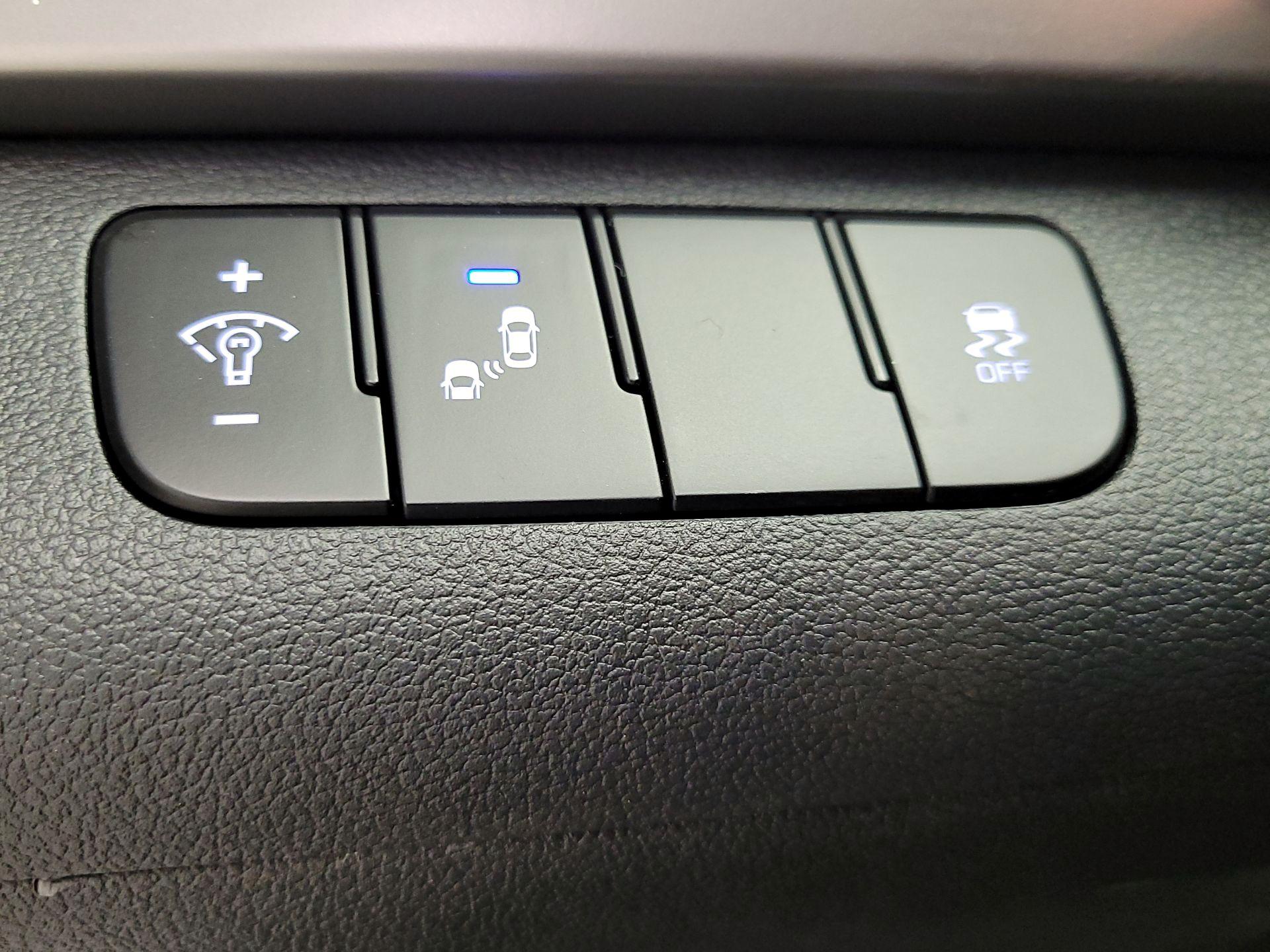 Thumbnail: 2018 Hyundai Elantra - 13