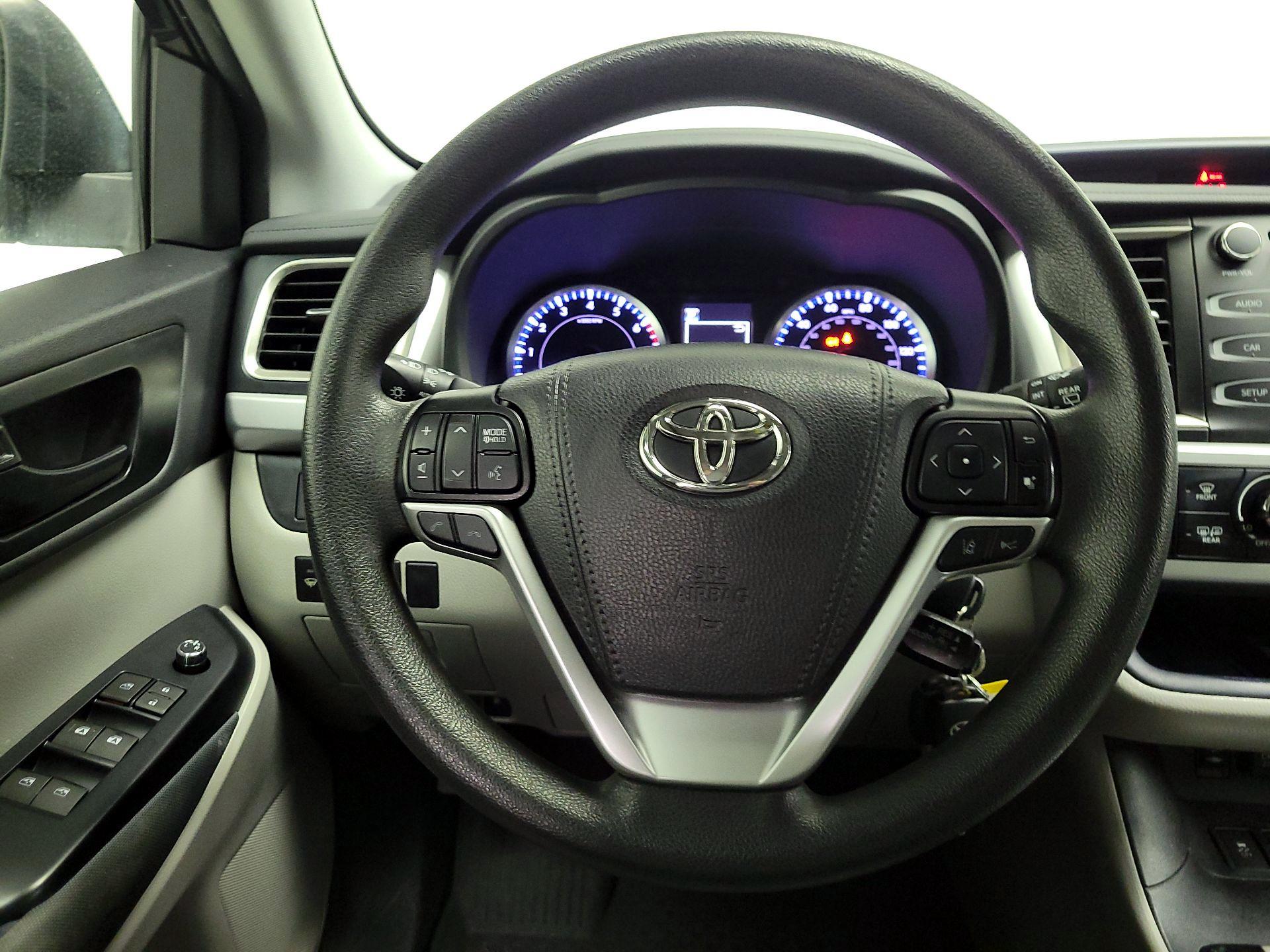 Thumbnail: 2019 Toyota Highlander - 10