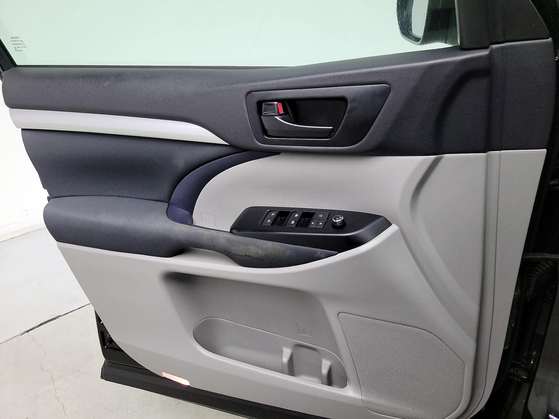 Thumbnail: 2019 Toyota Highlander - 12