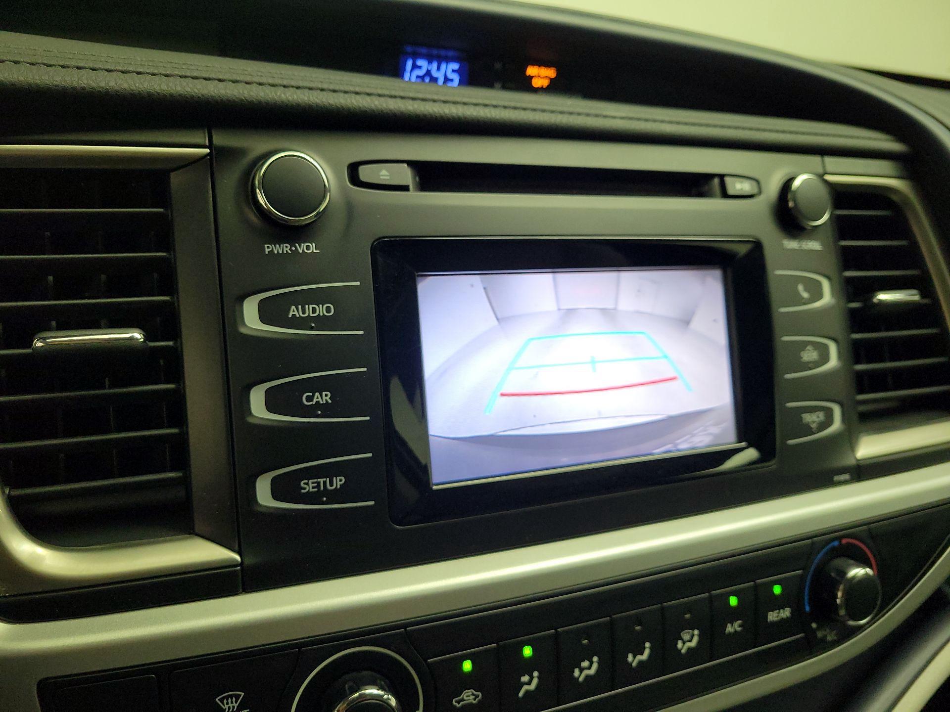 Thumbnail: 2019 Toyota Highlander - 14