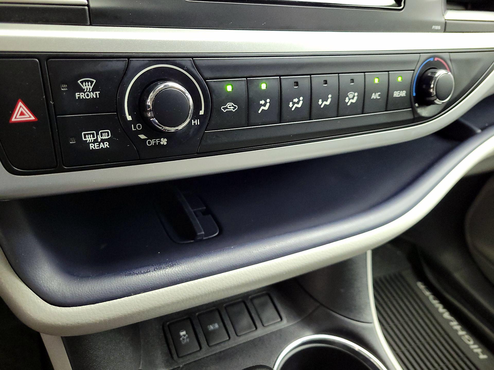 Thumbnail: 2019 Toyota Highlander - 16