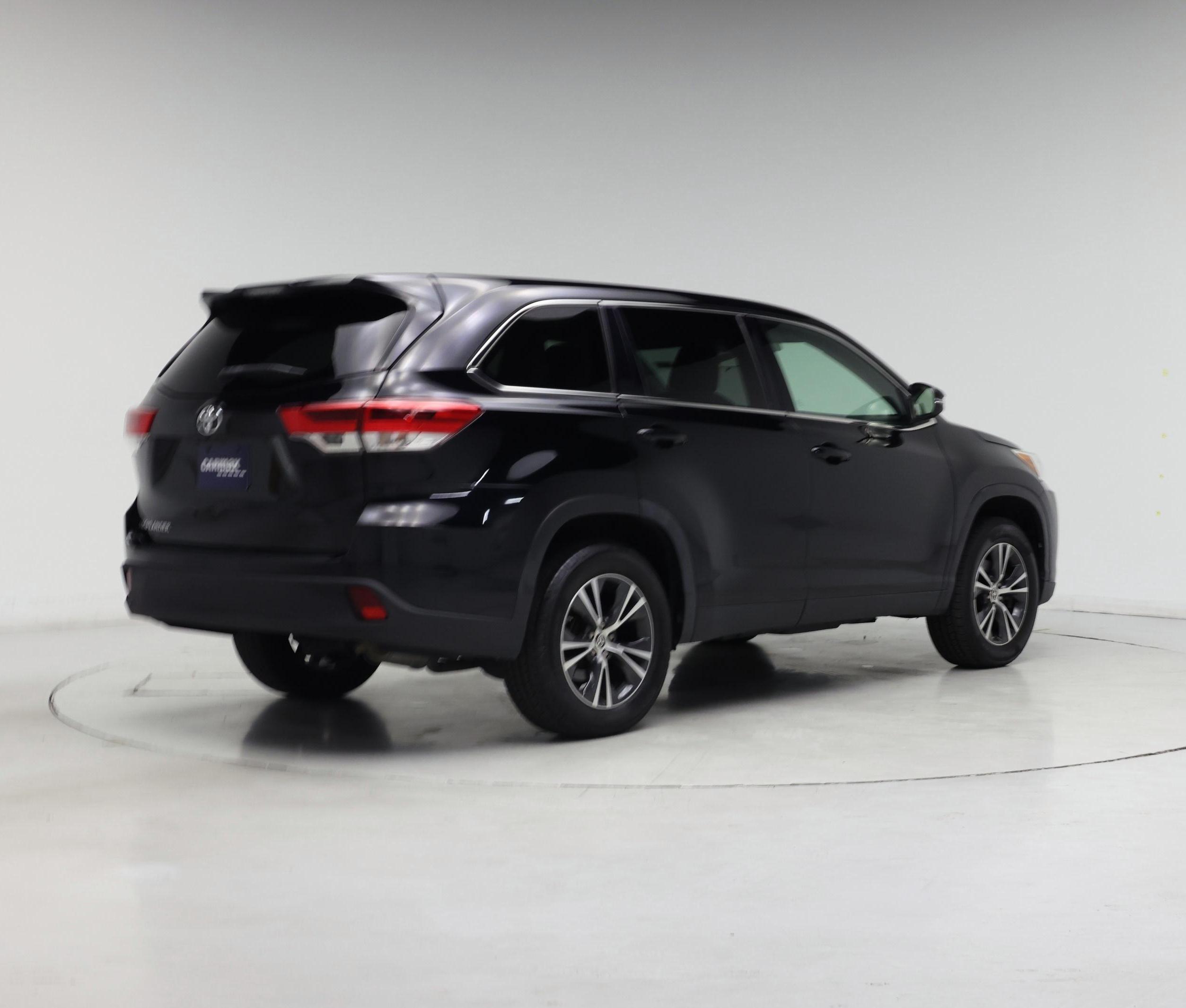 Thumbnail: 2019 Toyota Highlander - 8