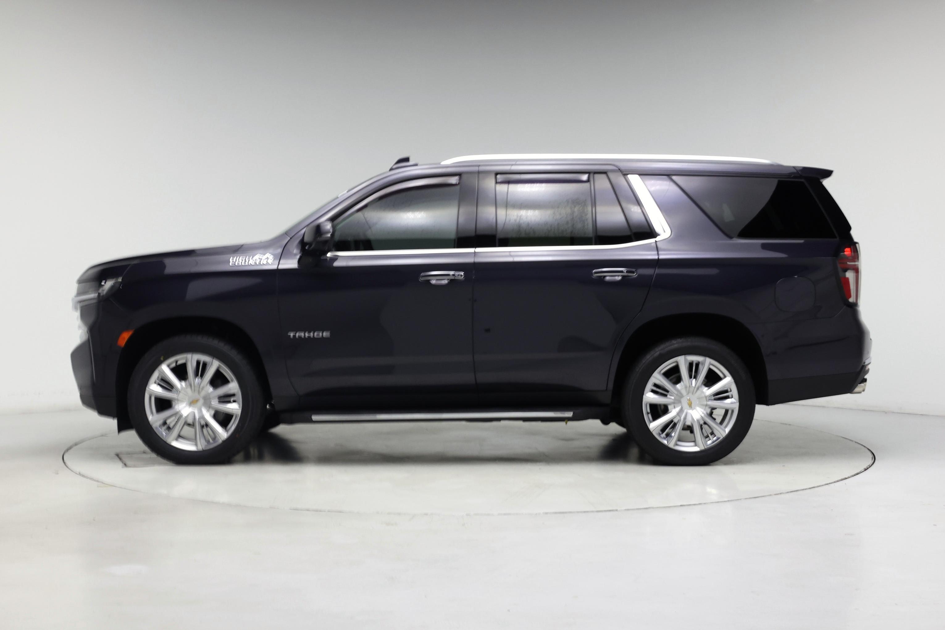 Thumbnail: 2022 Chevrolet Tahoe - 3