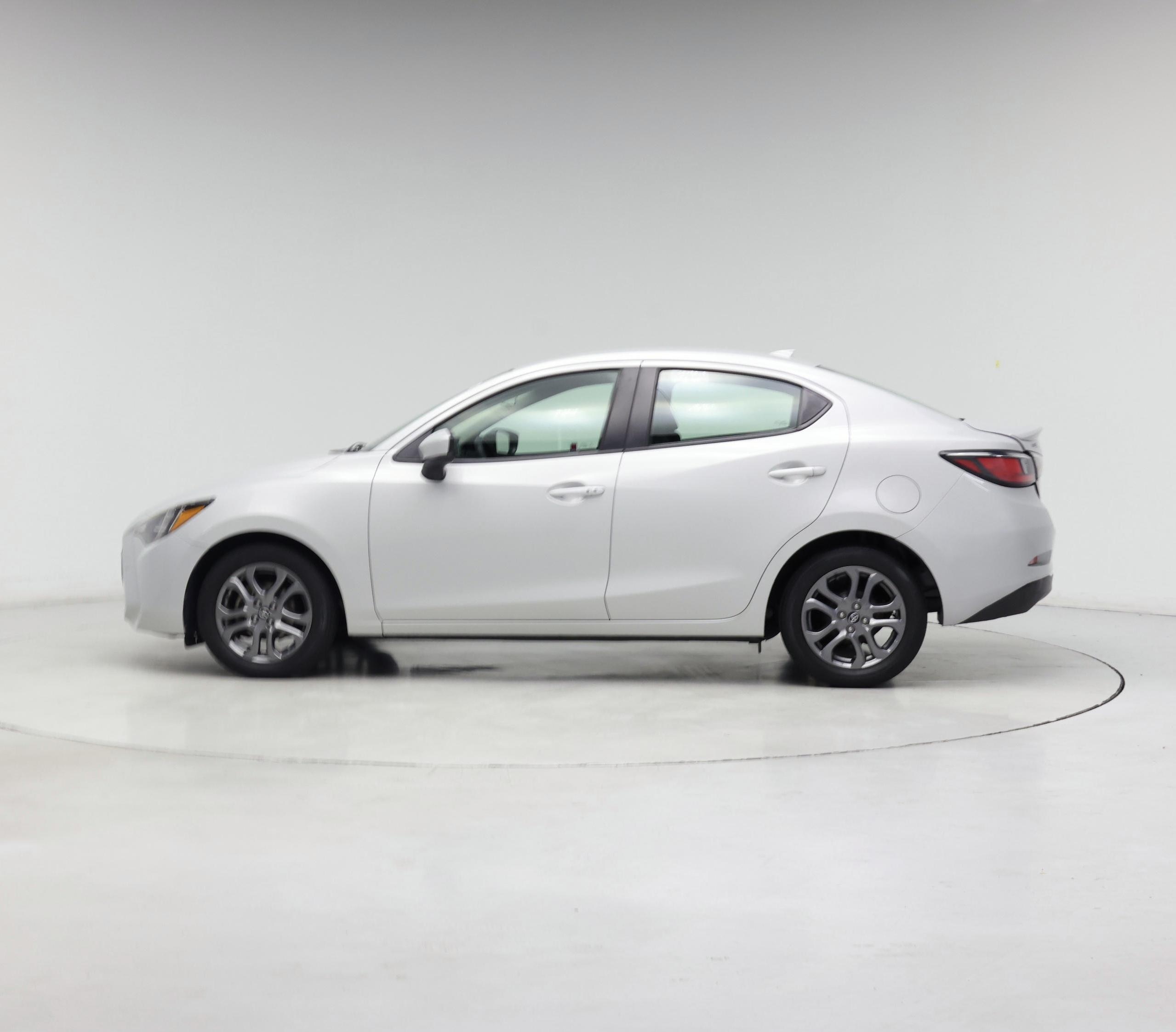 Thumbnail: 2020 Toyota Yaris - 3