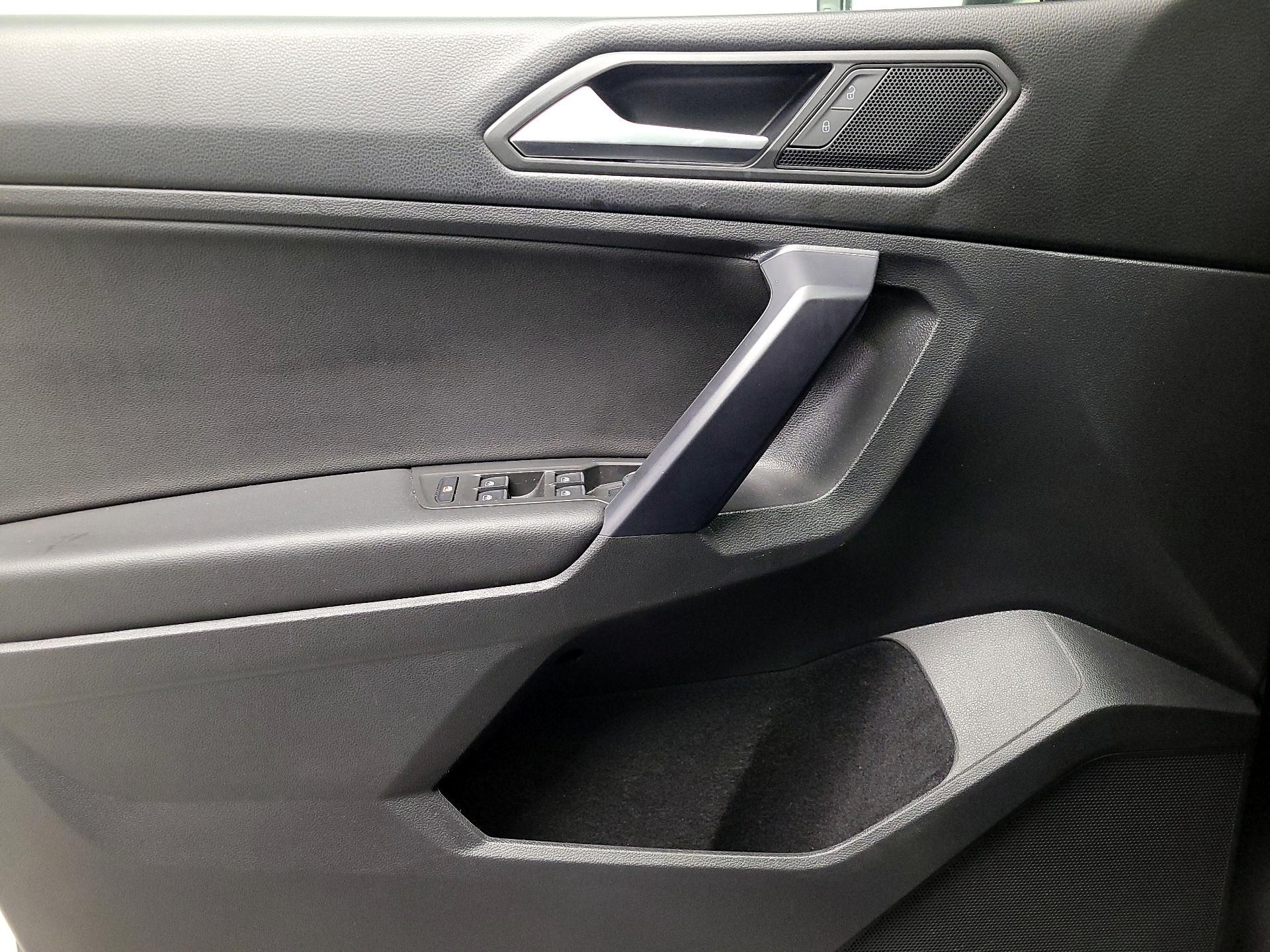 Thumbnail: 2021 Volkswagen Tiguan - 12