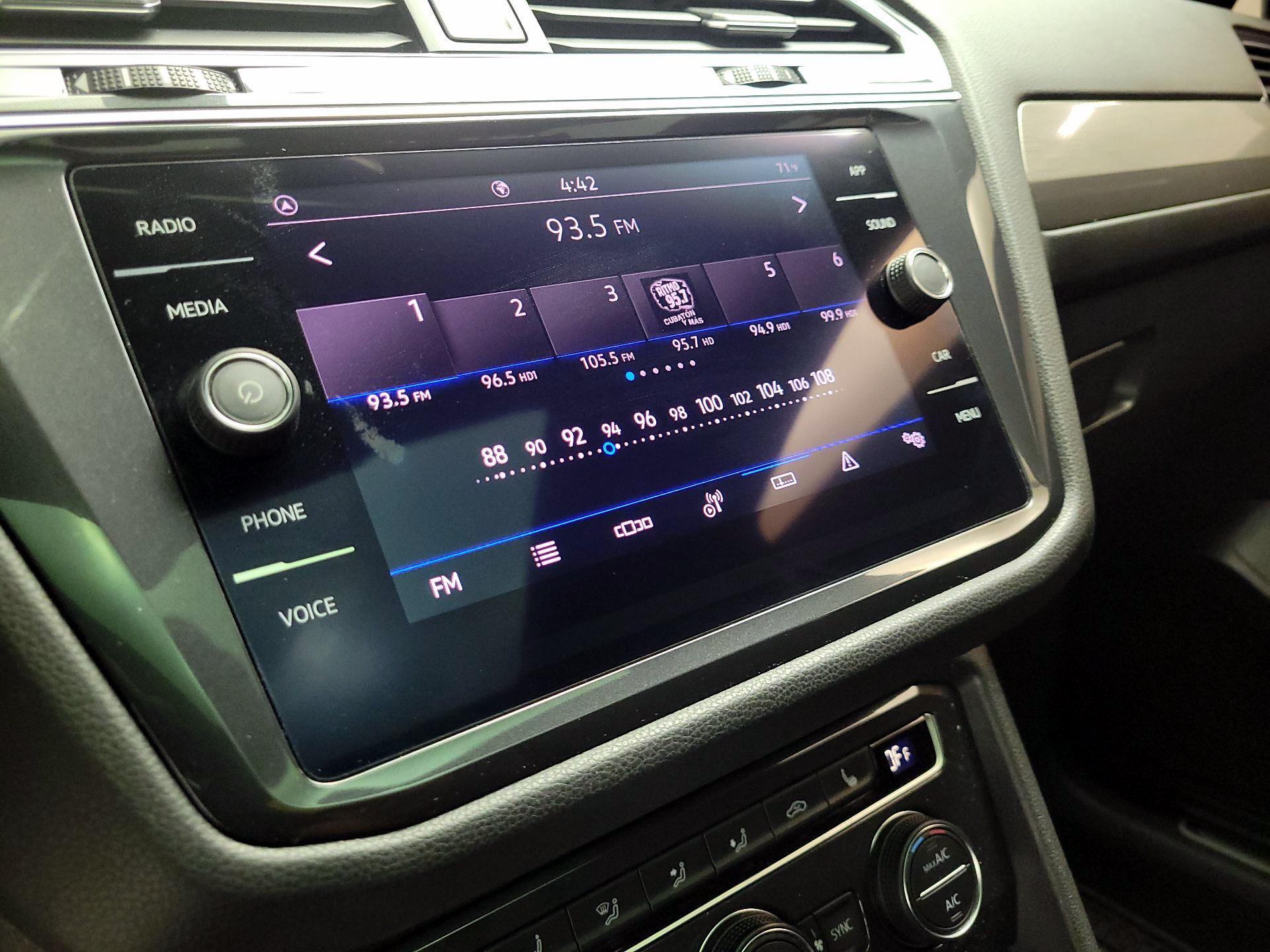 Thumbnail: 2021 Volkswagen Tiguan - 15