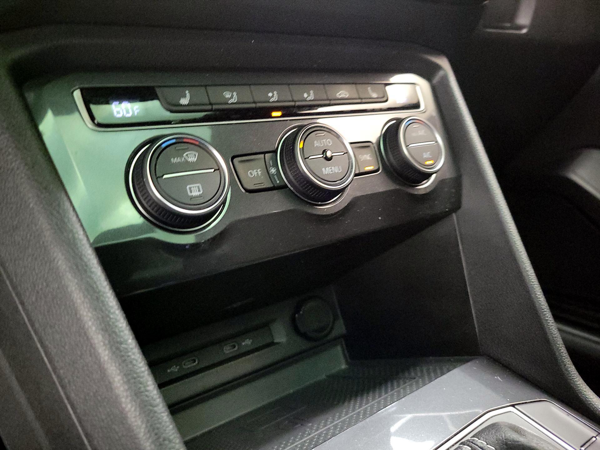 Thumbnail: 2021 Volkswagen Tiguan - 16