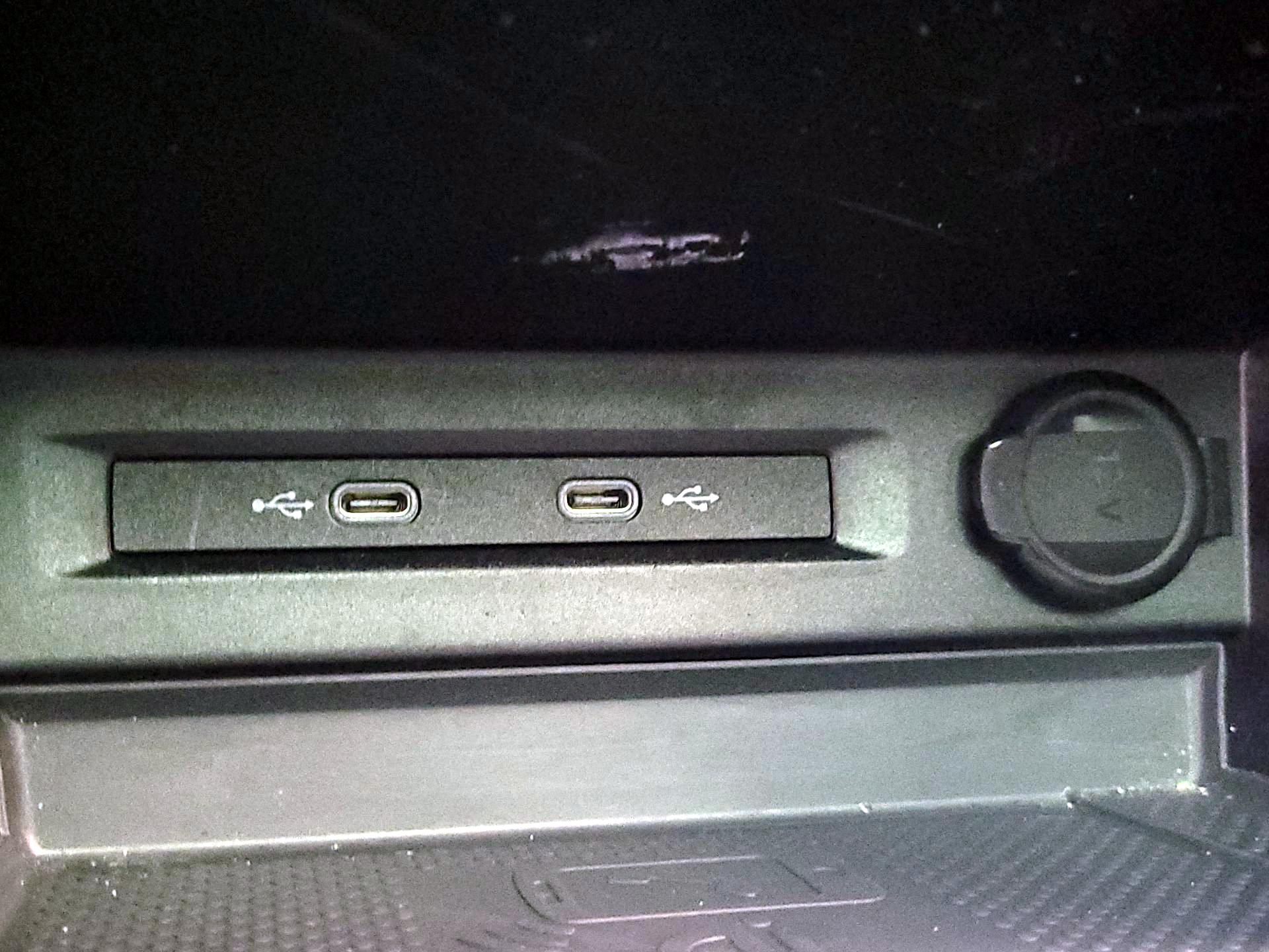 Thumbnail: 2021 Volkswagen Tiguan - 18