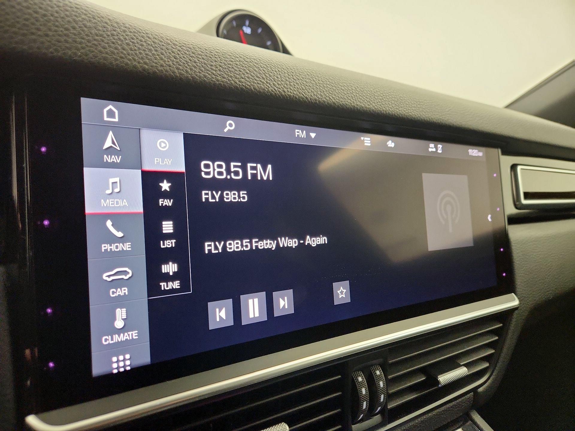 Thumbnail: 2021 Porsche Cayenne - 16