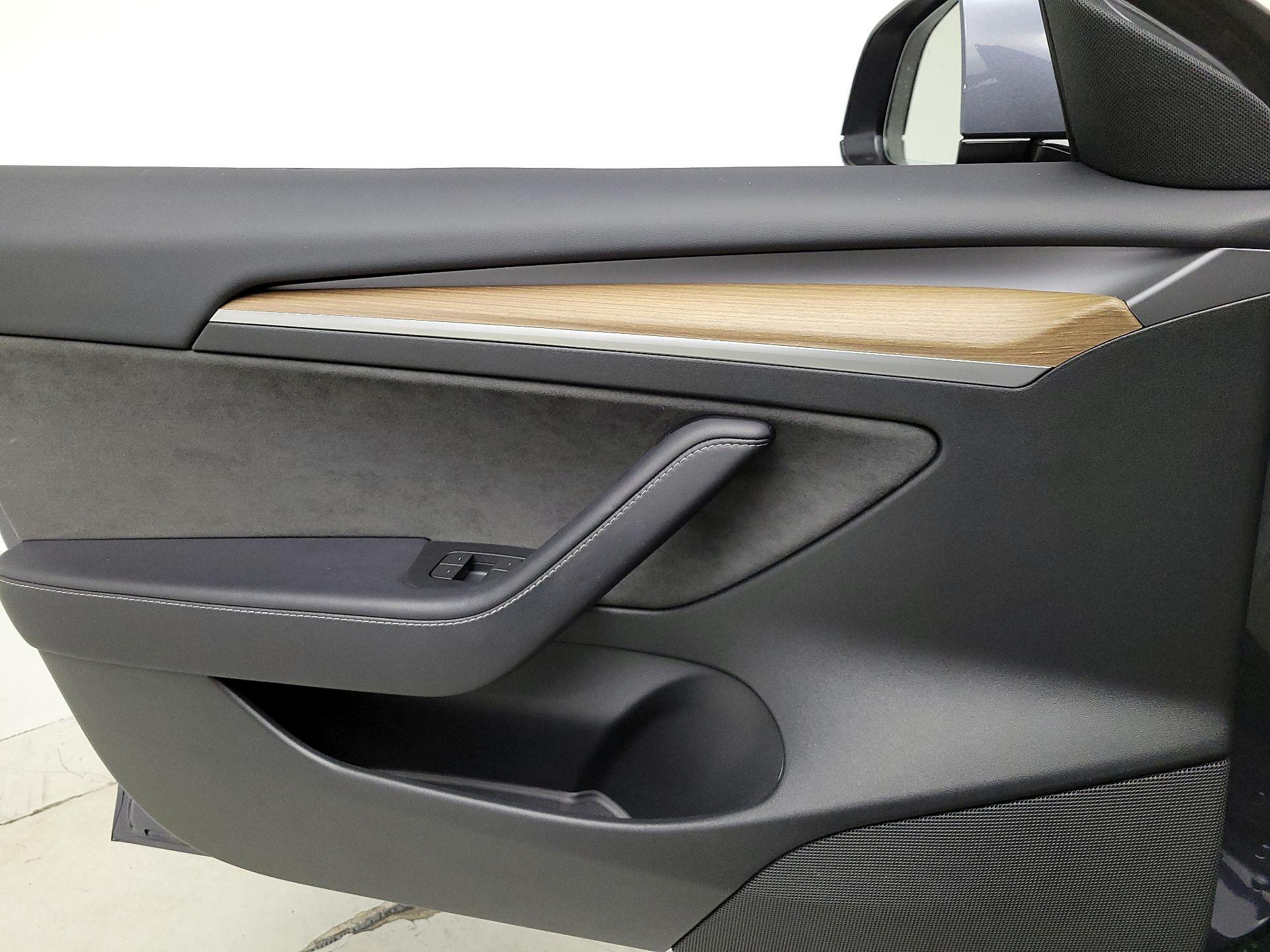 Thumbnail: 2023 Tesla Model 3 - 12