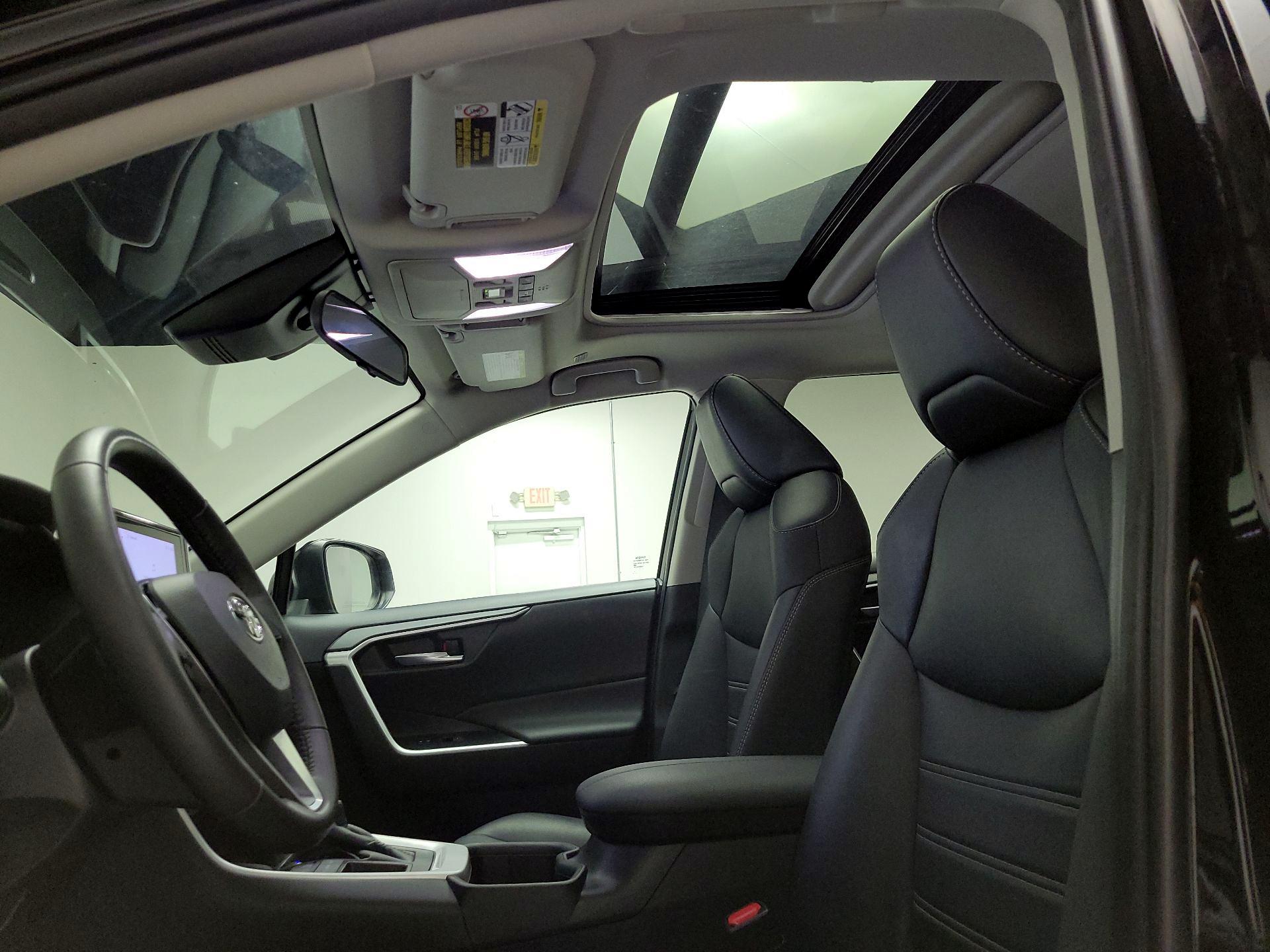 Thumbnail: 2023 Toyota RAV4 - 20