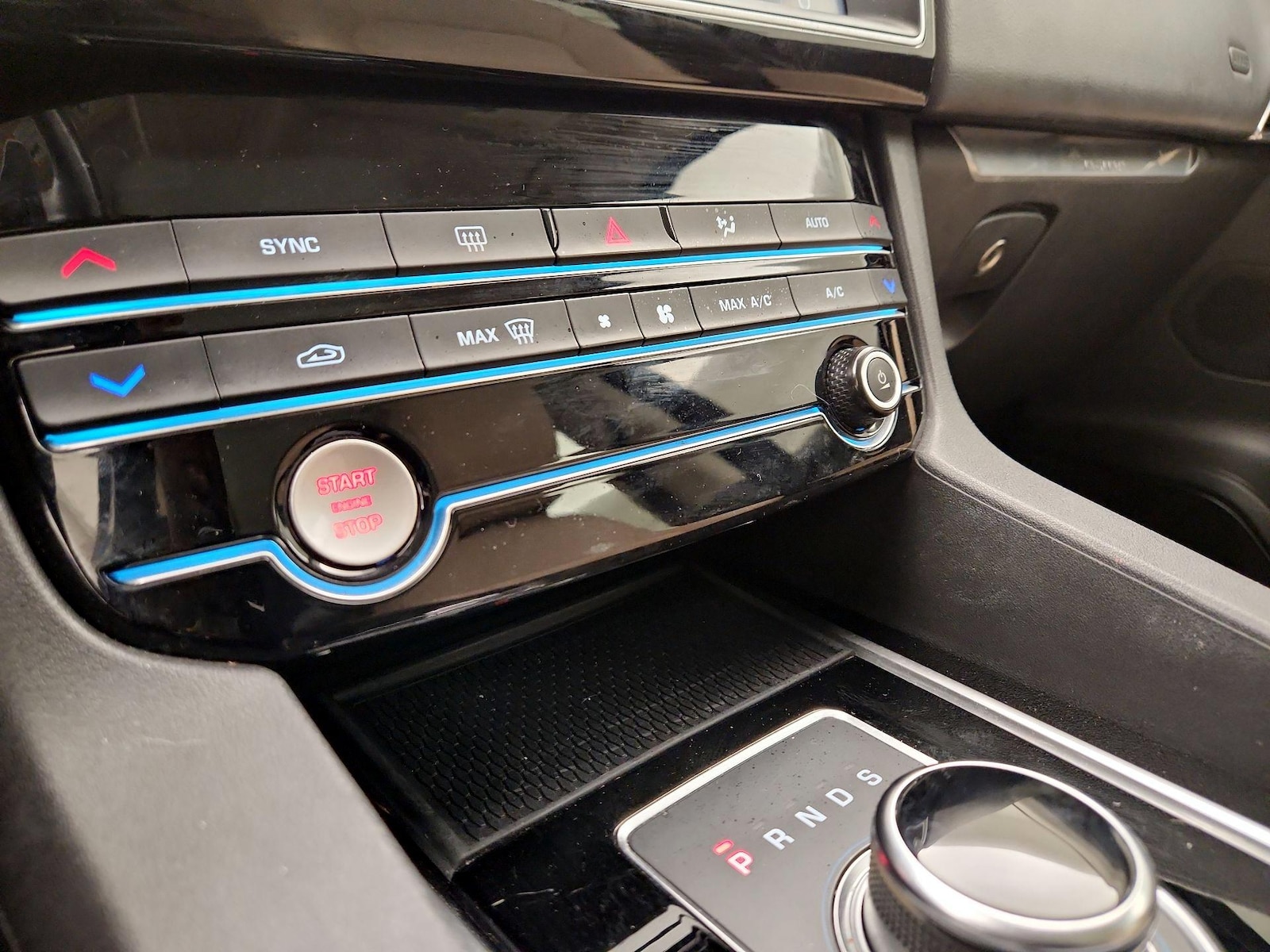 2020 Jaguar F-Pace Base - Photo 17
