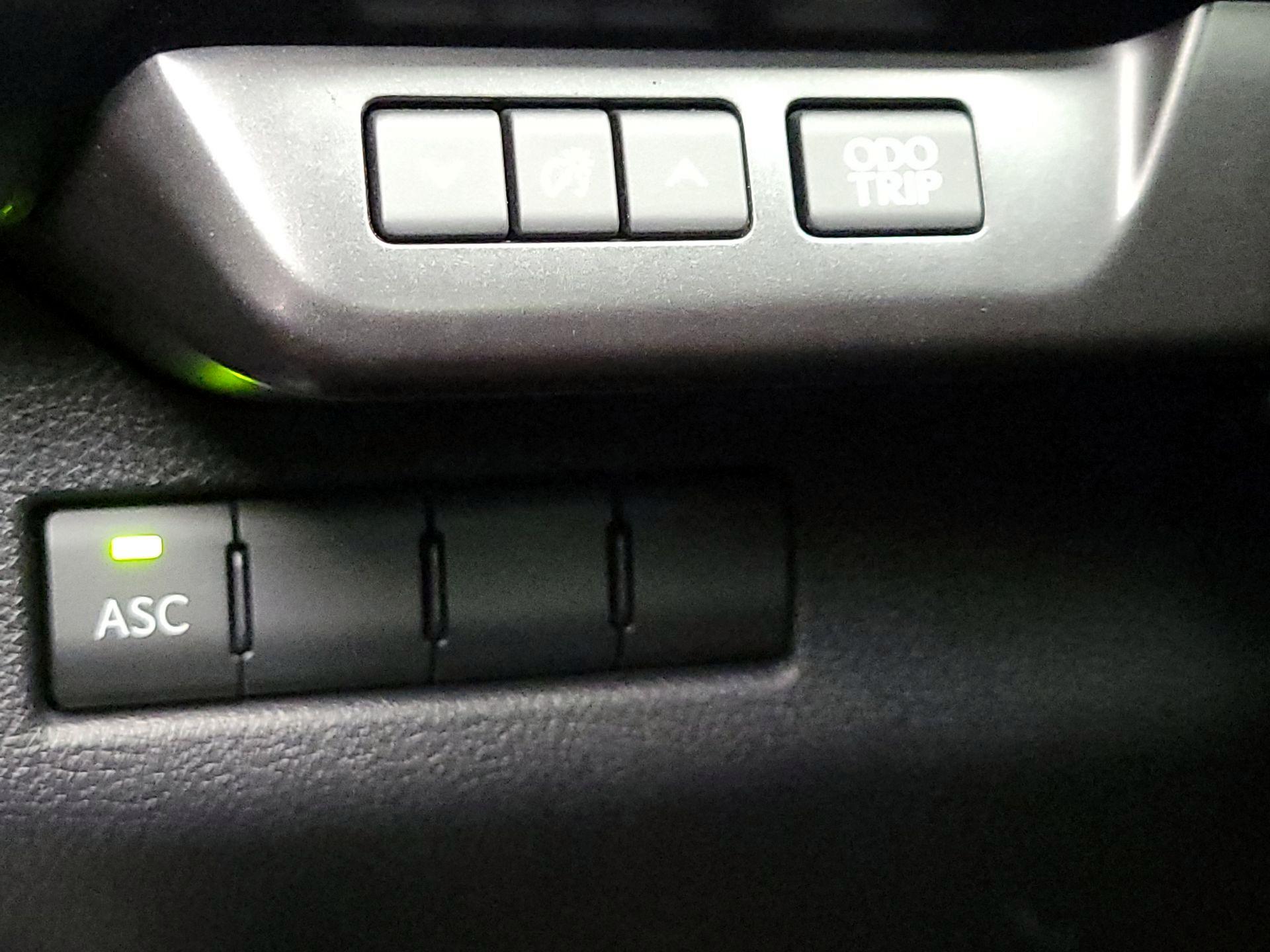 Thumbnail: 2022 Lexus UX - 13