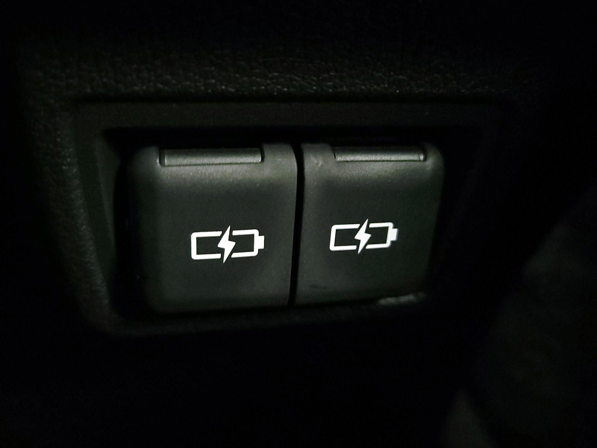 Thumbnail: 2022 Lexus UX - 18