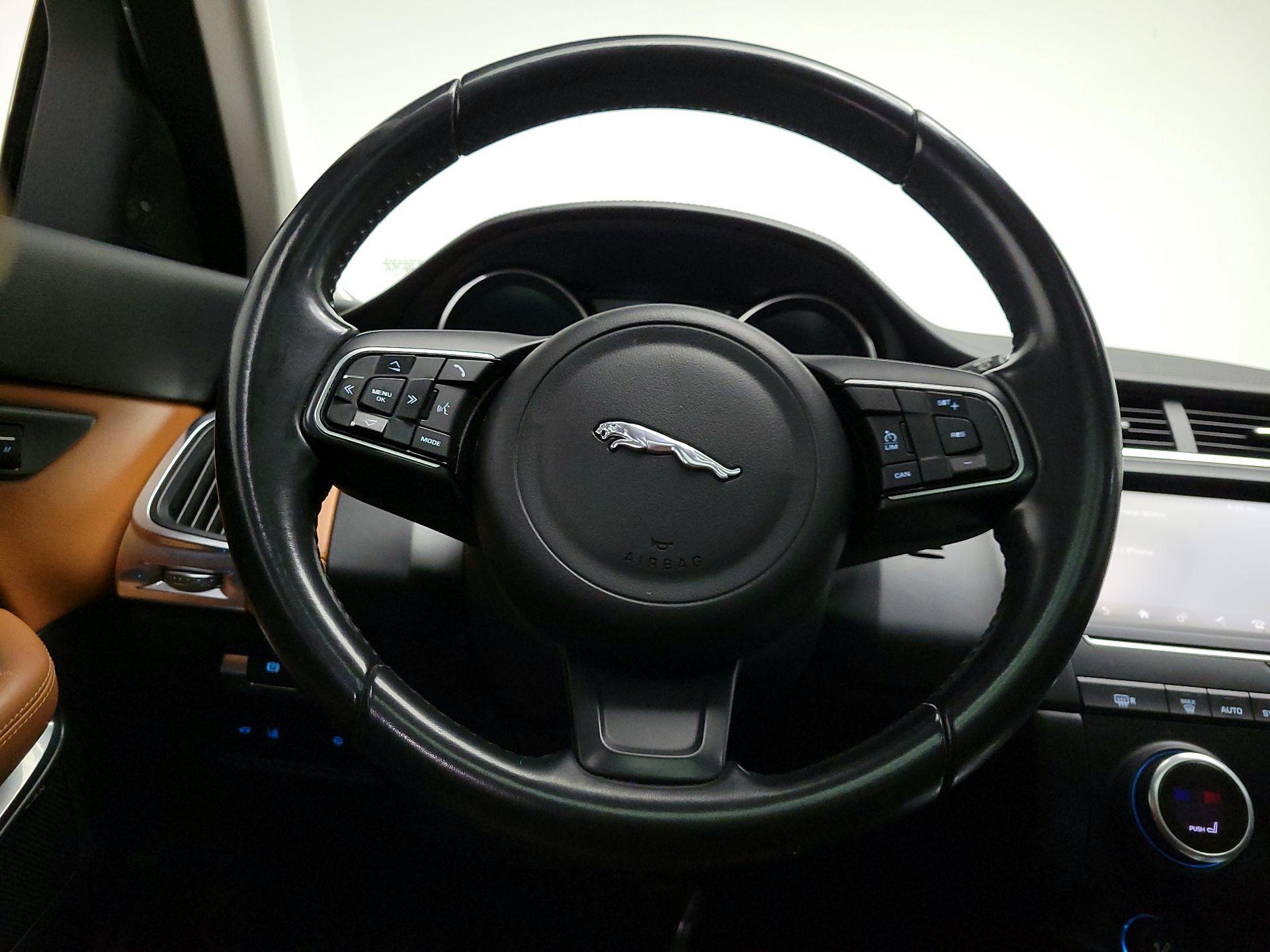 Thumbnail: 2019 Jaguar E-Pace - 10