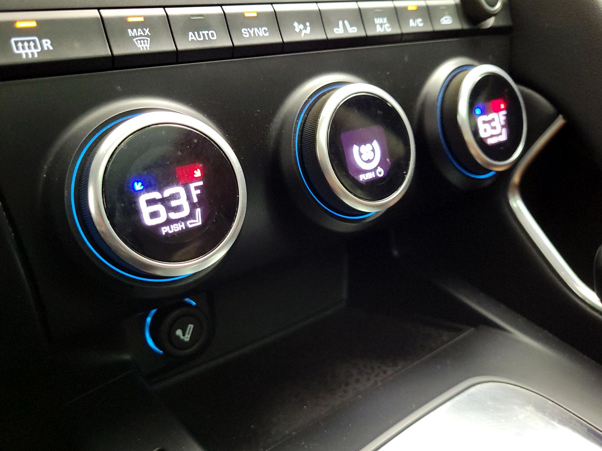 Thumbnail: 2019 Jaguar E-Pace - 17