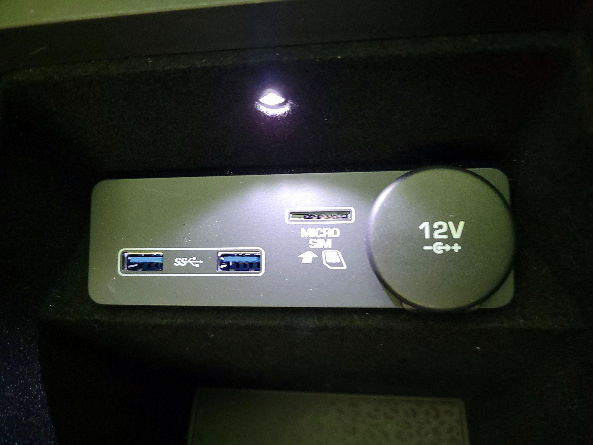 Thumbnail: 2019 Jaguar E-Pace - 19