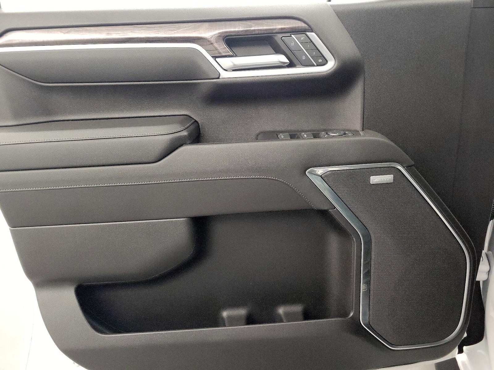 2022 Chevrolet Silverado 1500 LTZ - Photo 13