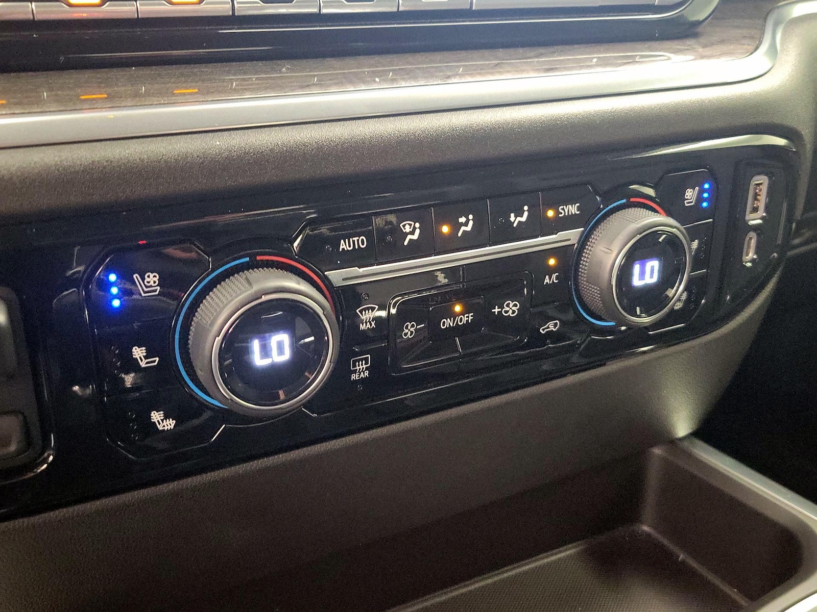 2022 Chevrolet Silverado 1500 LTZ - Photo 17